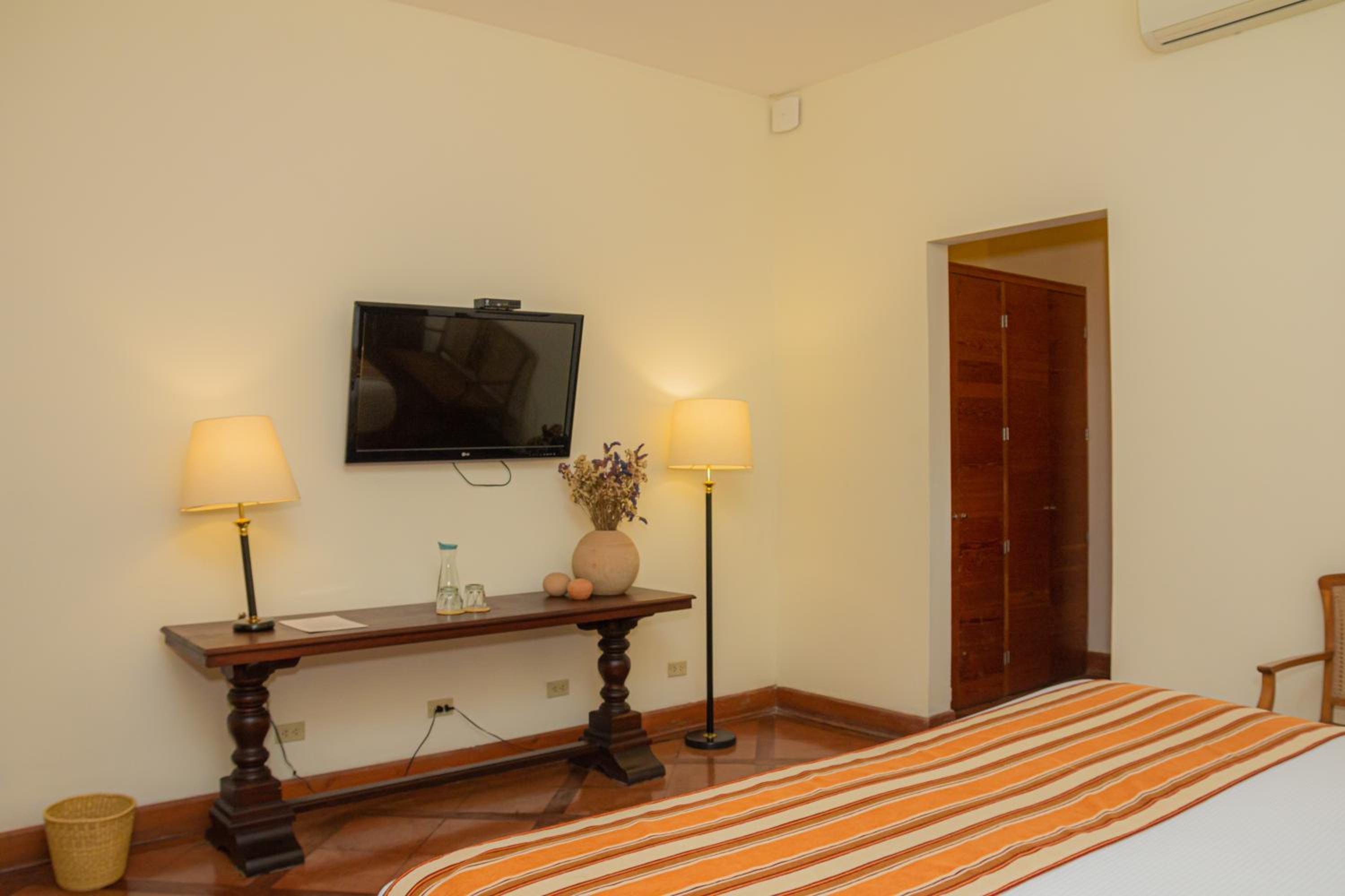 Queen Room photo 1