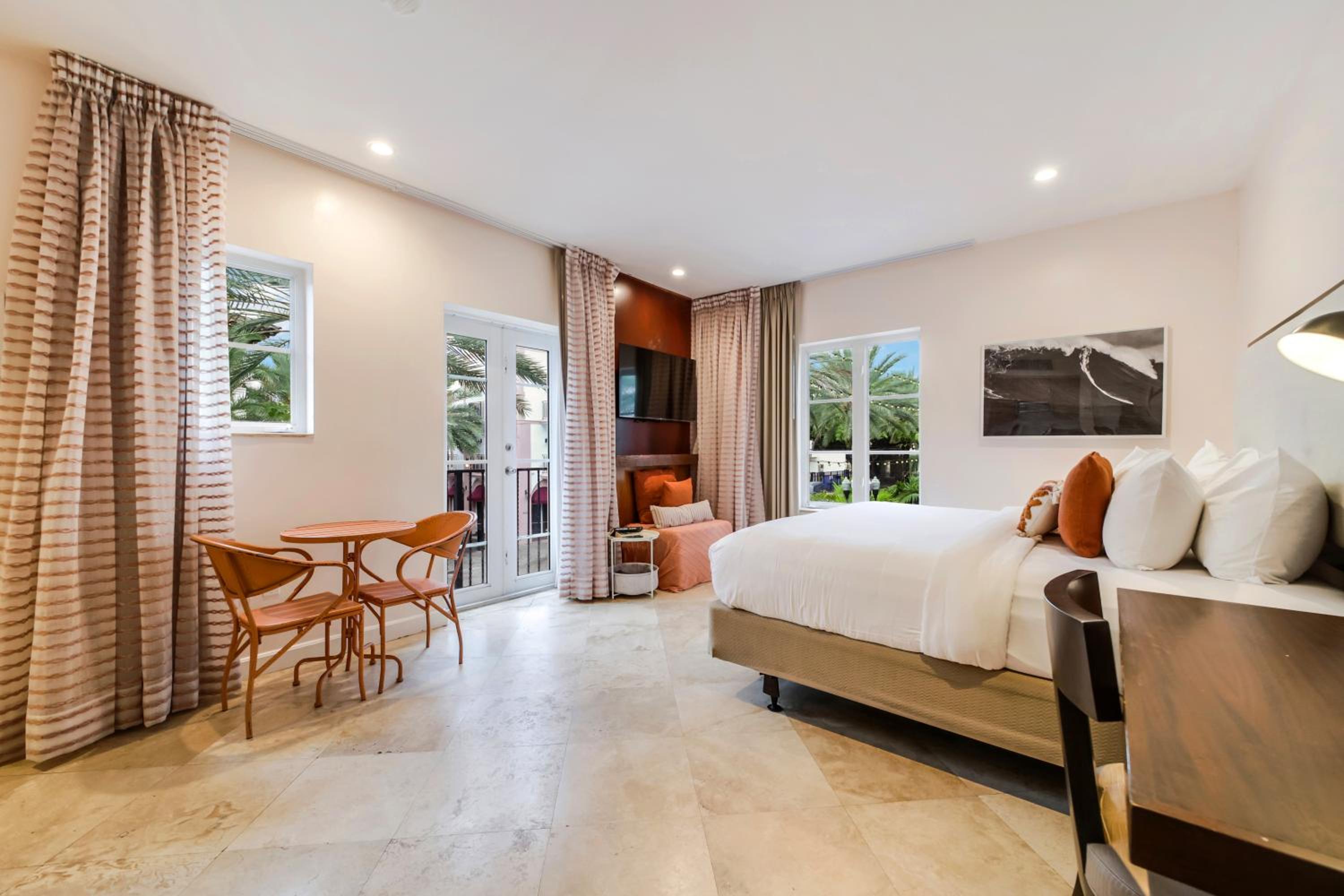 Deluxe Apartment
