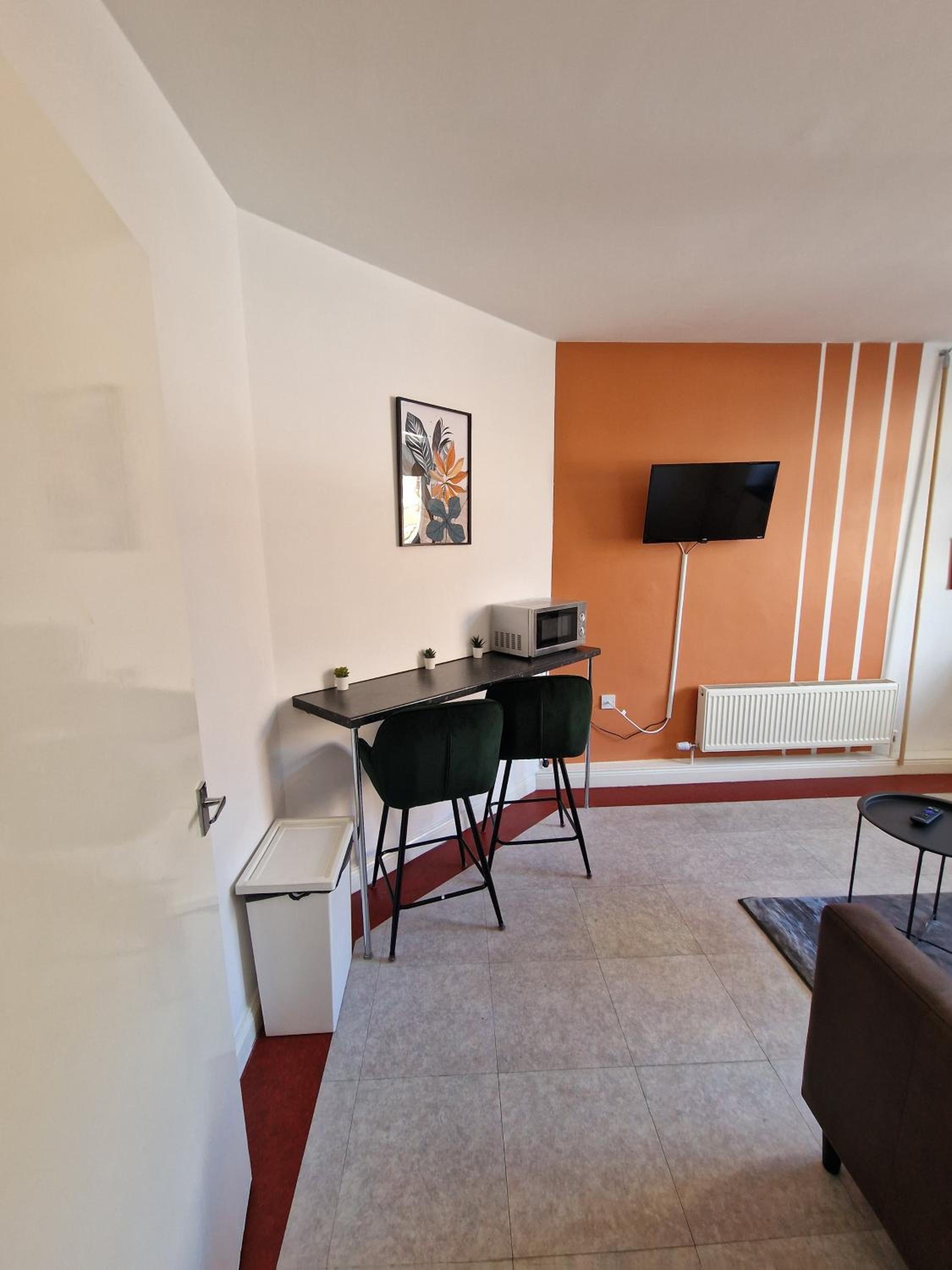 One-Bedroom Apartment photo 2