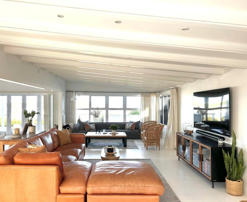 Three-Bedroom Villa photo 2