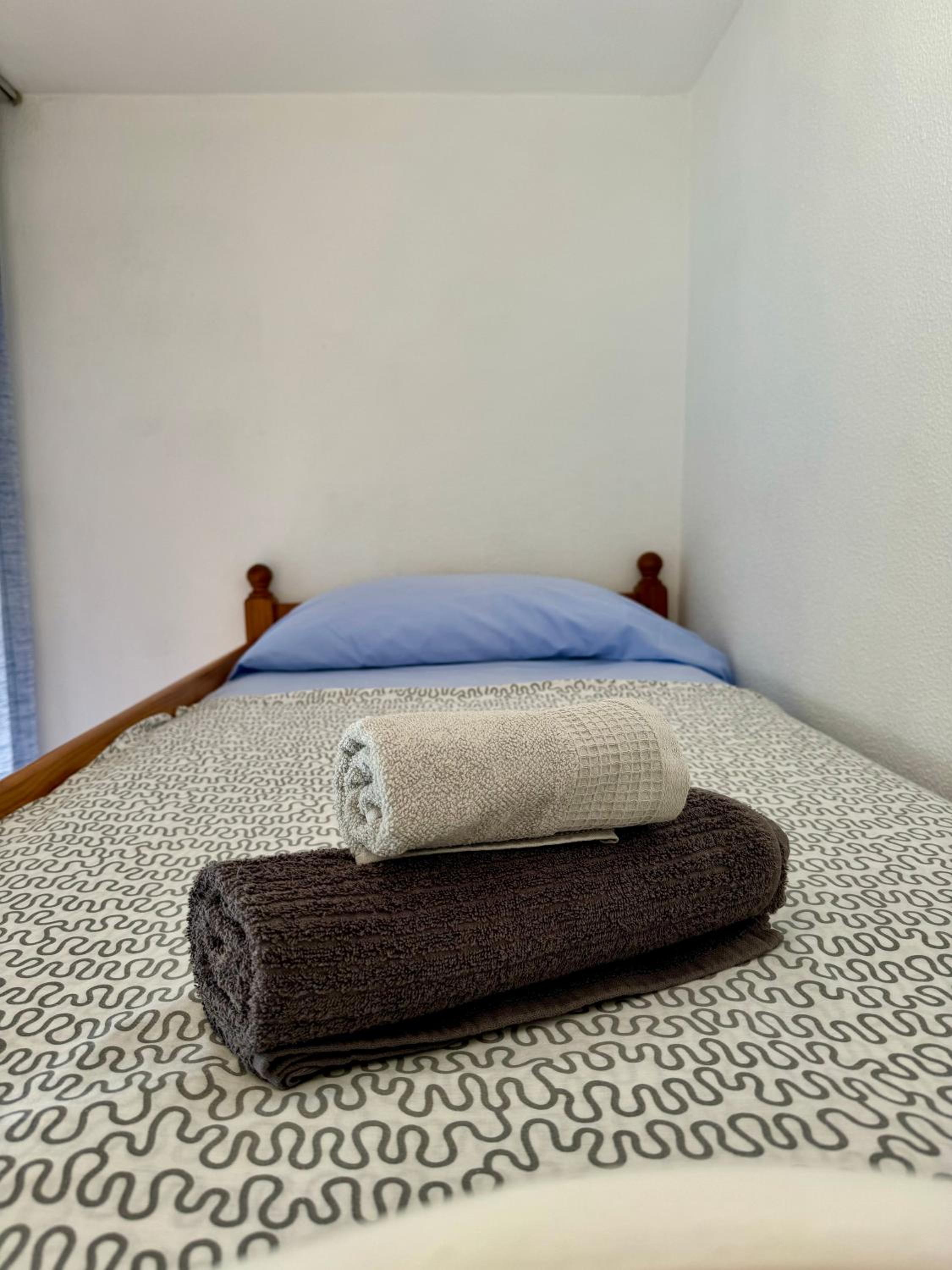 Apartamento de dos habitaciones con balcón y vista al mar