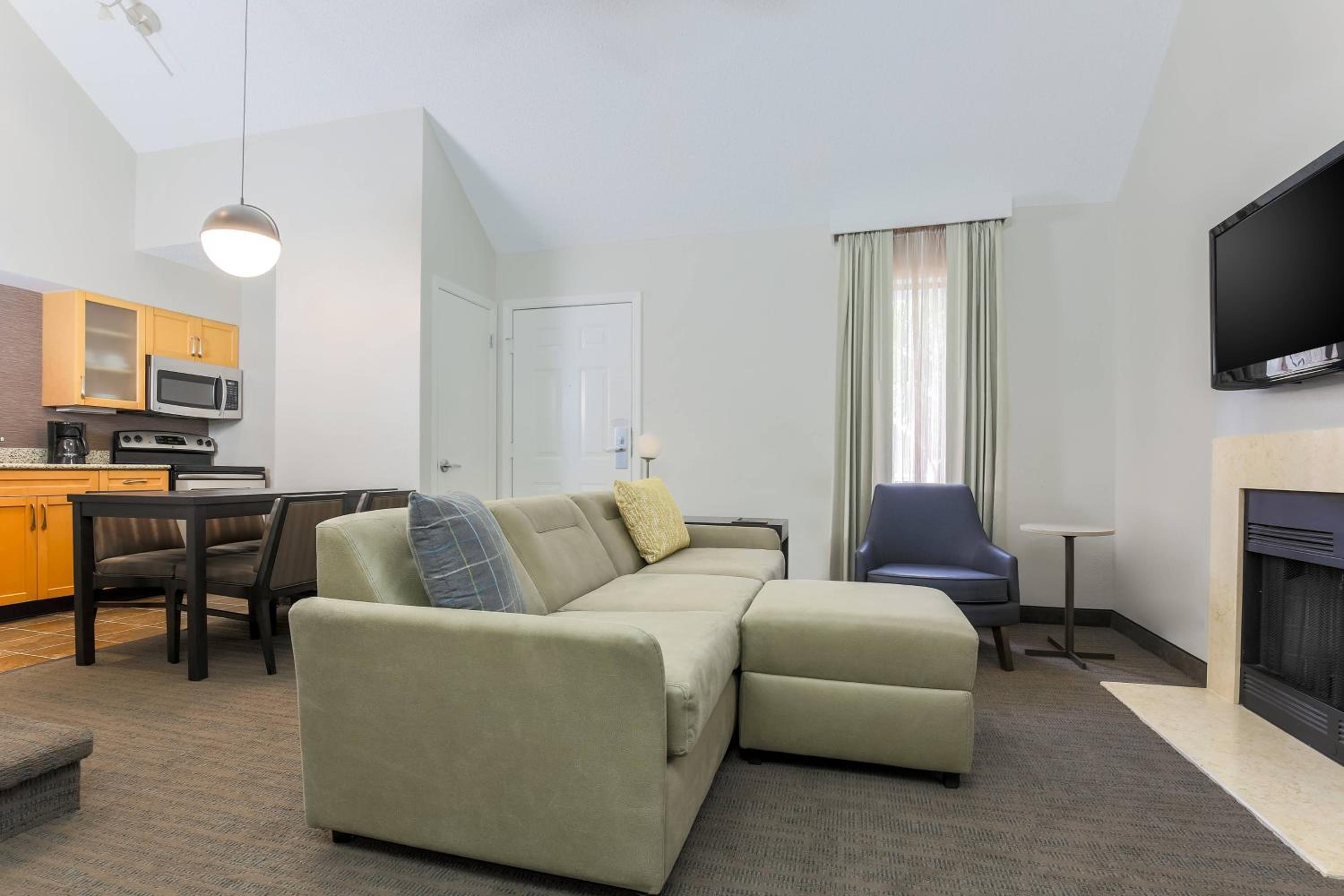 Executive Two-Bedroom Suite photo 3
