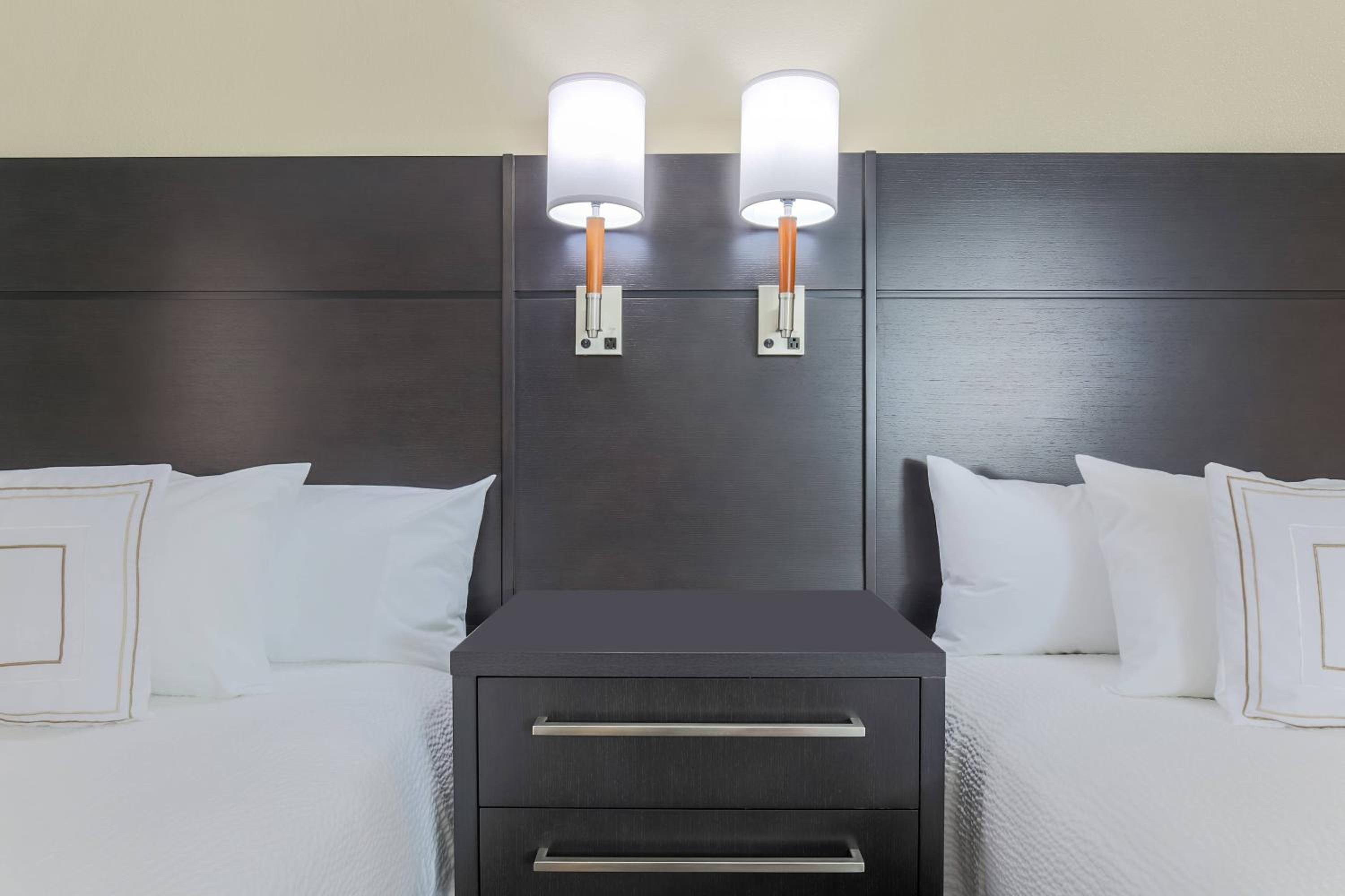 Studio With Two Double Beds, Fireplace And Adapted Tub - Mobility And Hearing Accessible photo 3