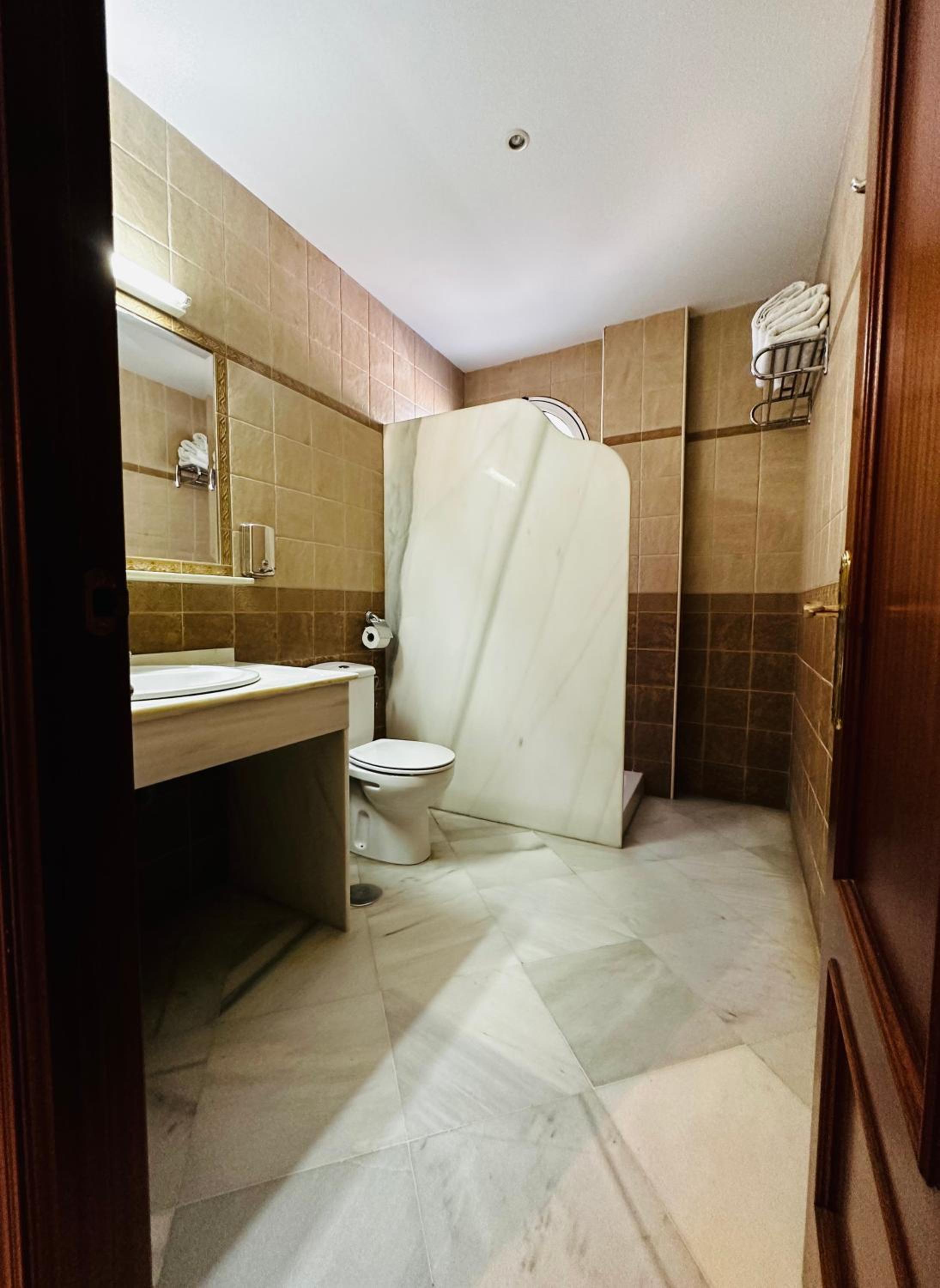 Twin Room - Photo 8