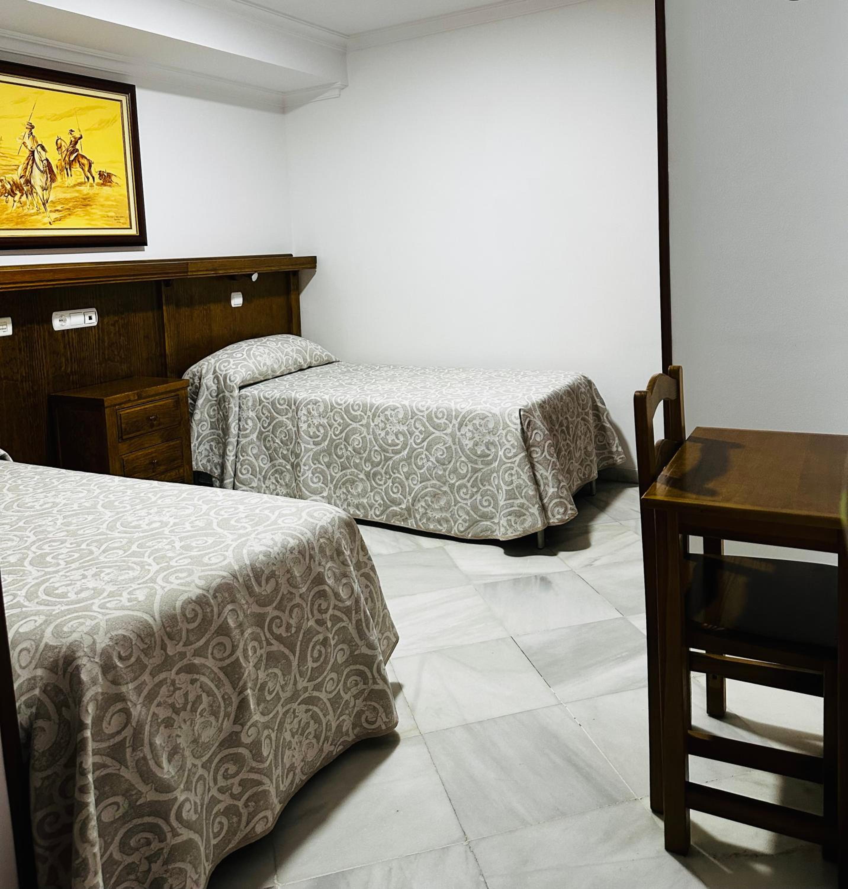 Twin Room - Photo 6