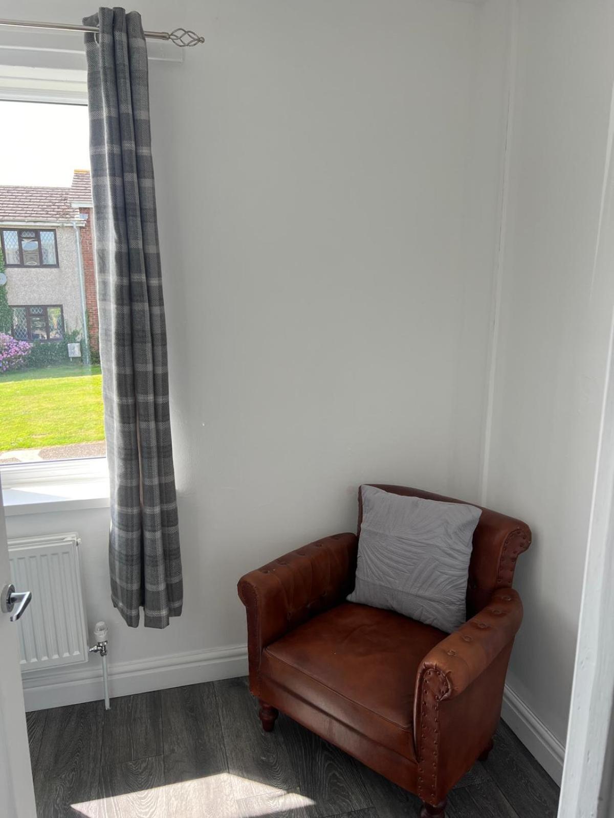 Three-Bedroom House photo 2