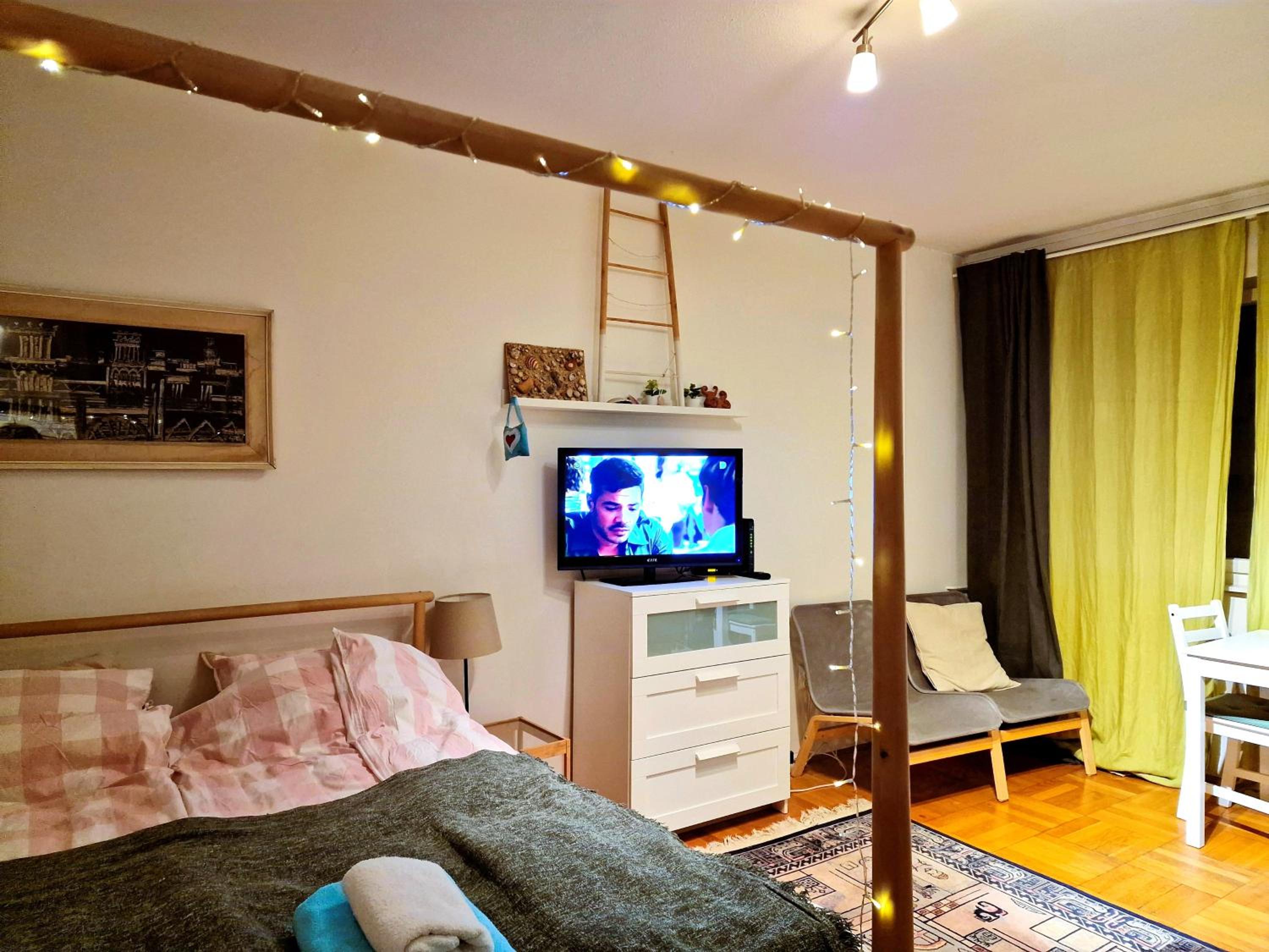 Studio Apartment - Photo 26