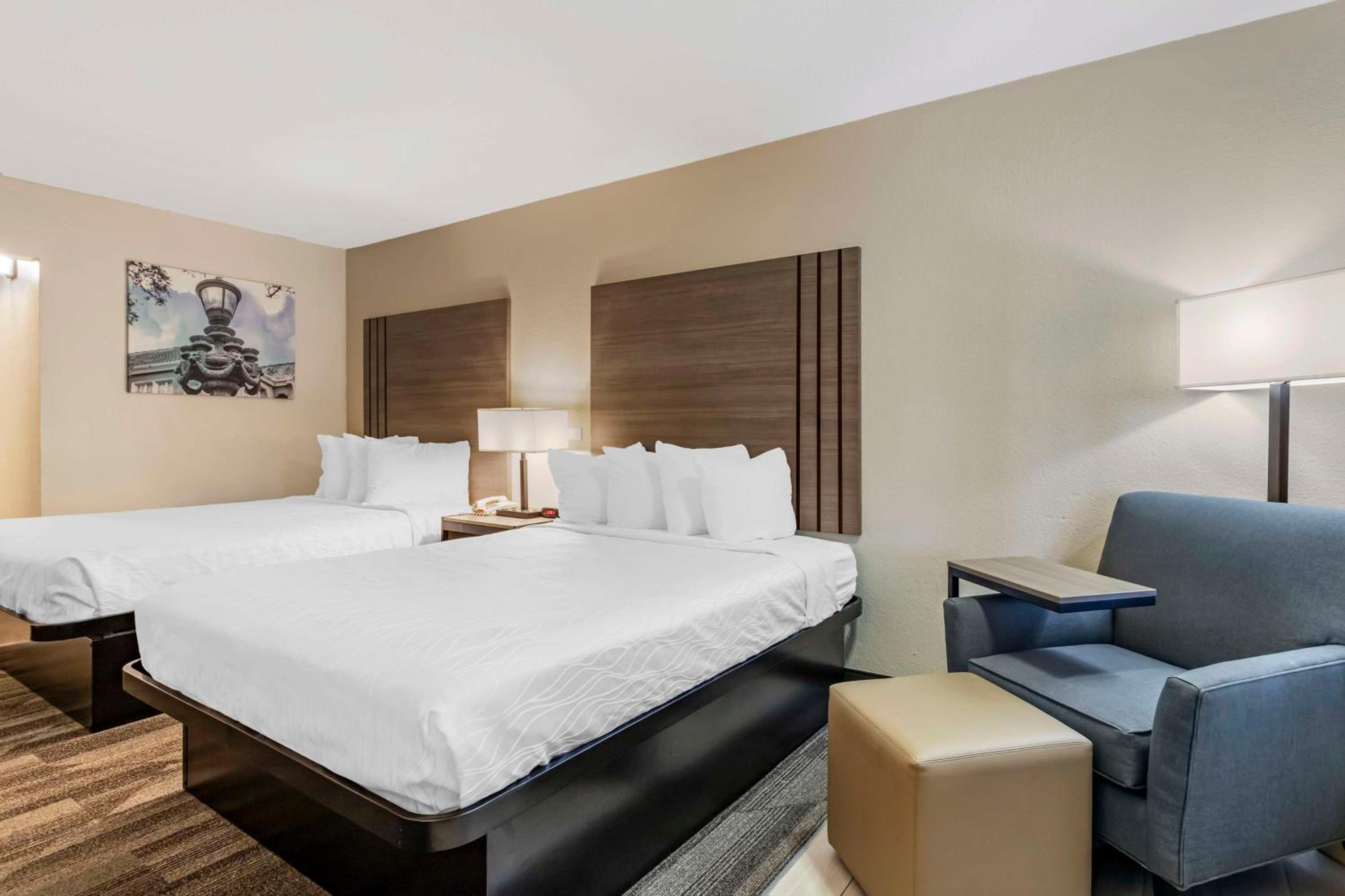 Queen Room with Two Queen Beds photo 1