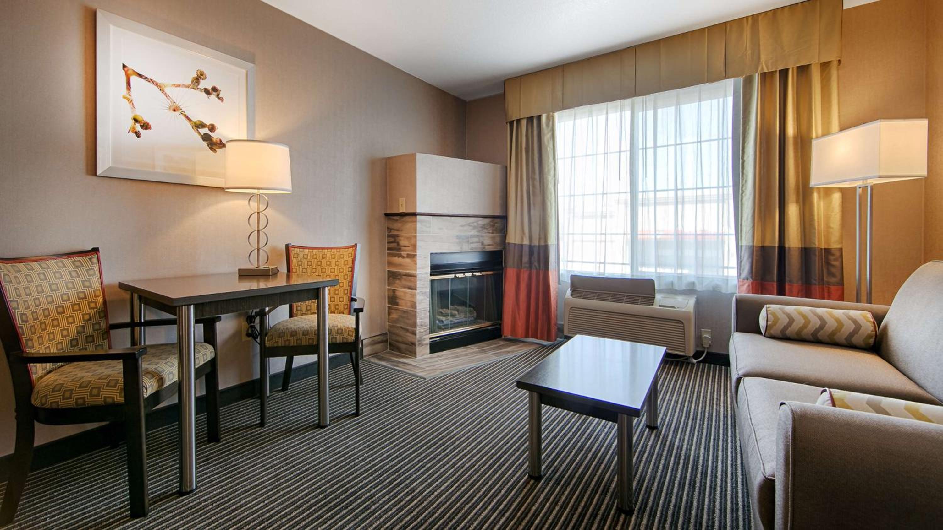 Executive King Suite - Photo 3