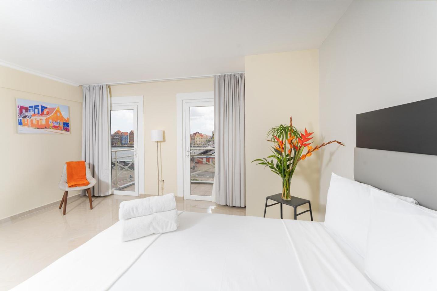 Queen Suite with Two Queen Beds - Non-Smoking - Photo 2