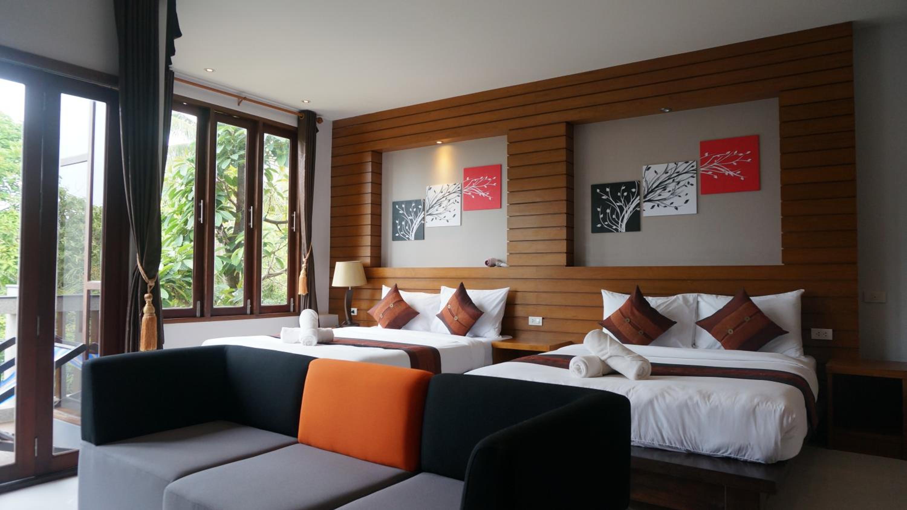Deluxe Family Room - Photo 1