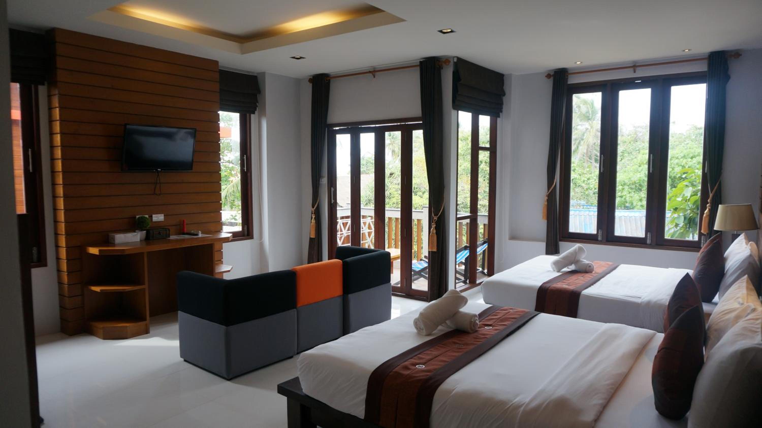 Deluxe Family Room - Photo 11