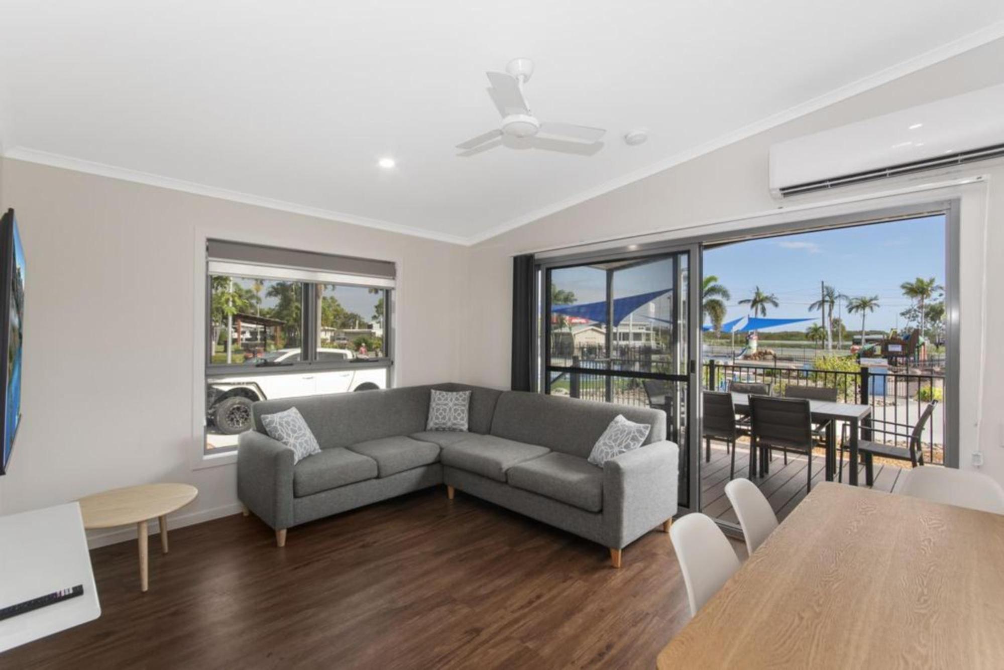Deluxe 2 Bedroom Cabin - S6 - Waterpark View