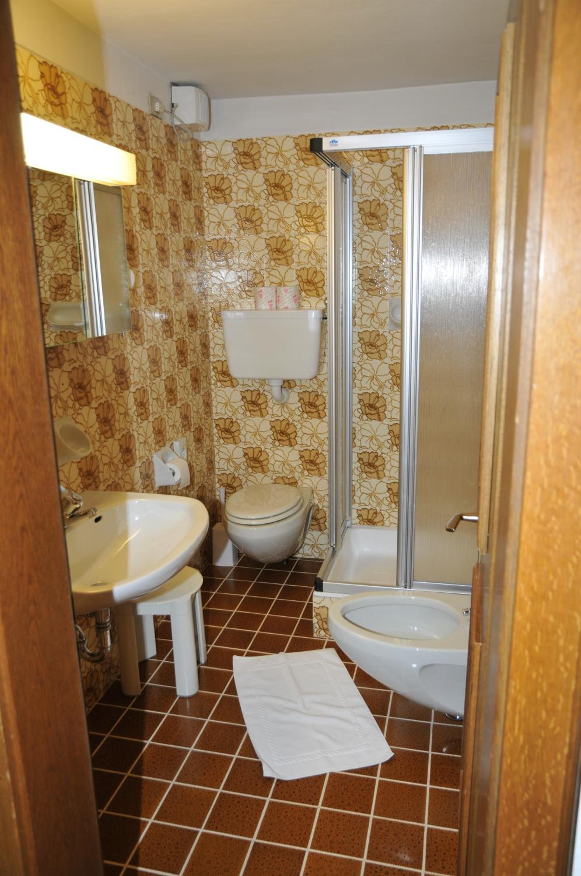Standard Double Room - Photo 4