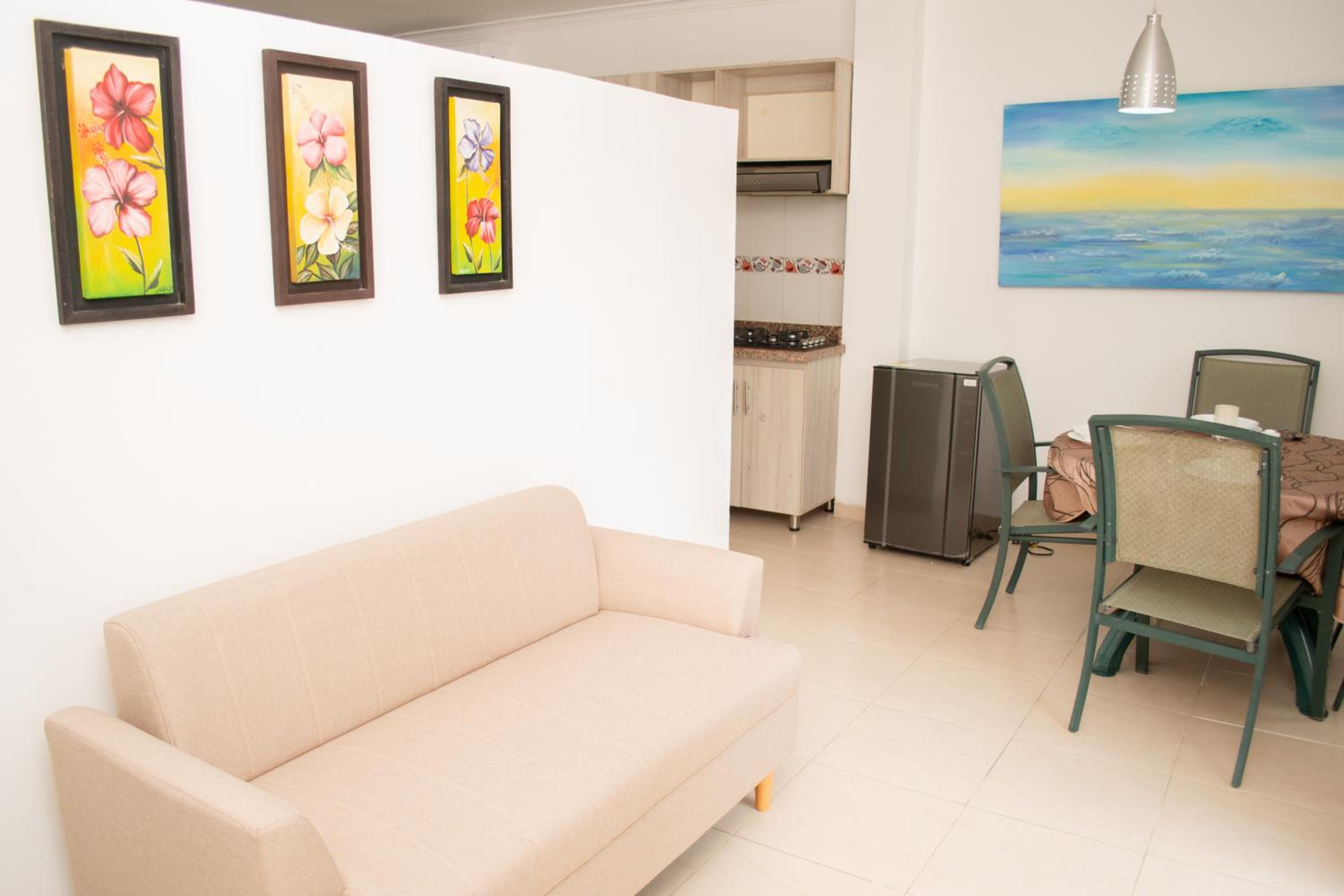 One-Bedroom Apartment photo 1