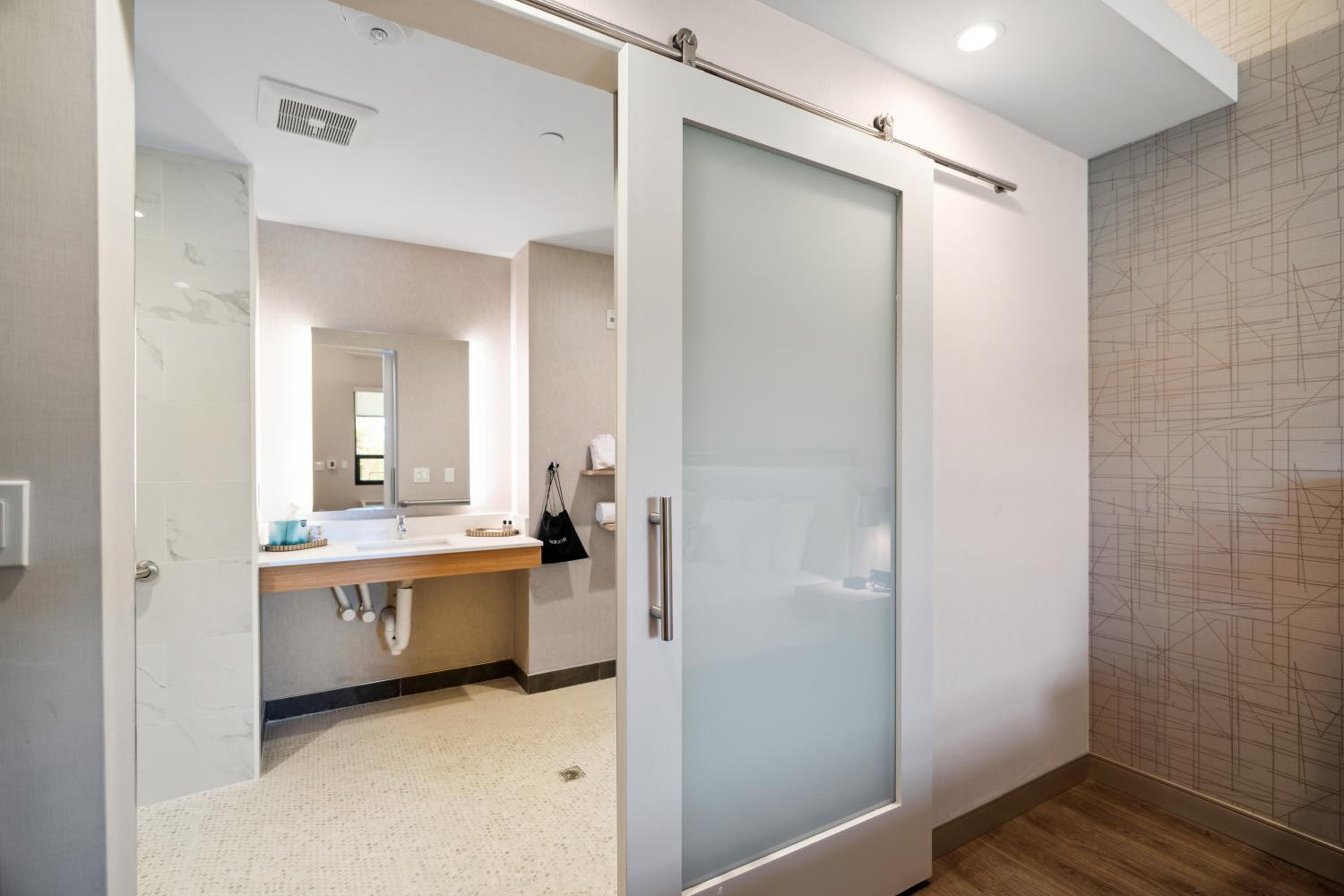 King Room with Roll-In Shower - Disability Access photo 2