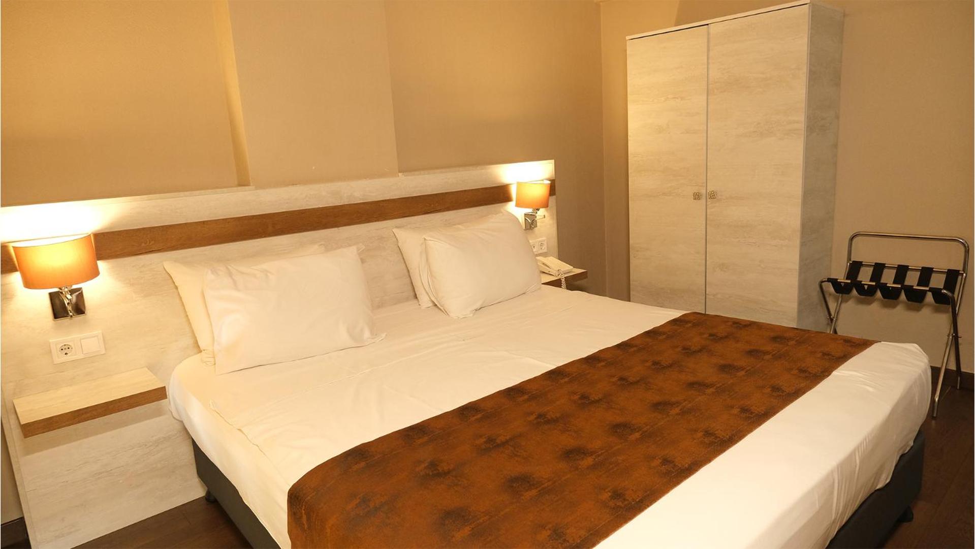 Standard Suite - Photo 10