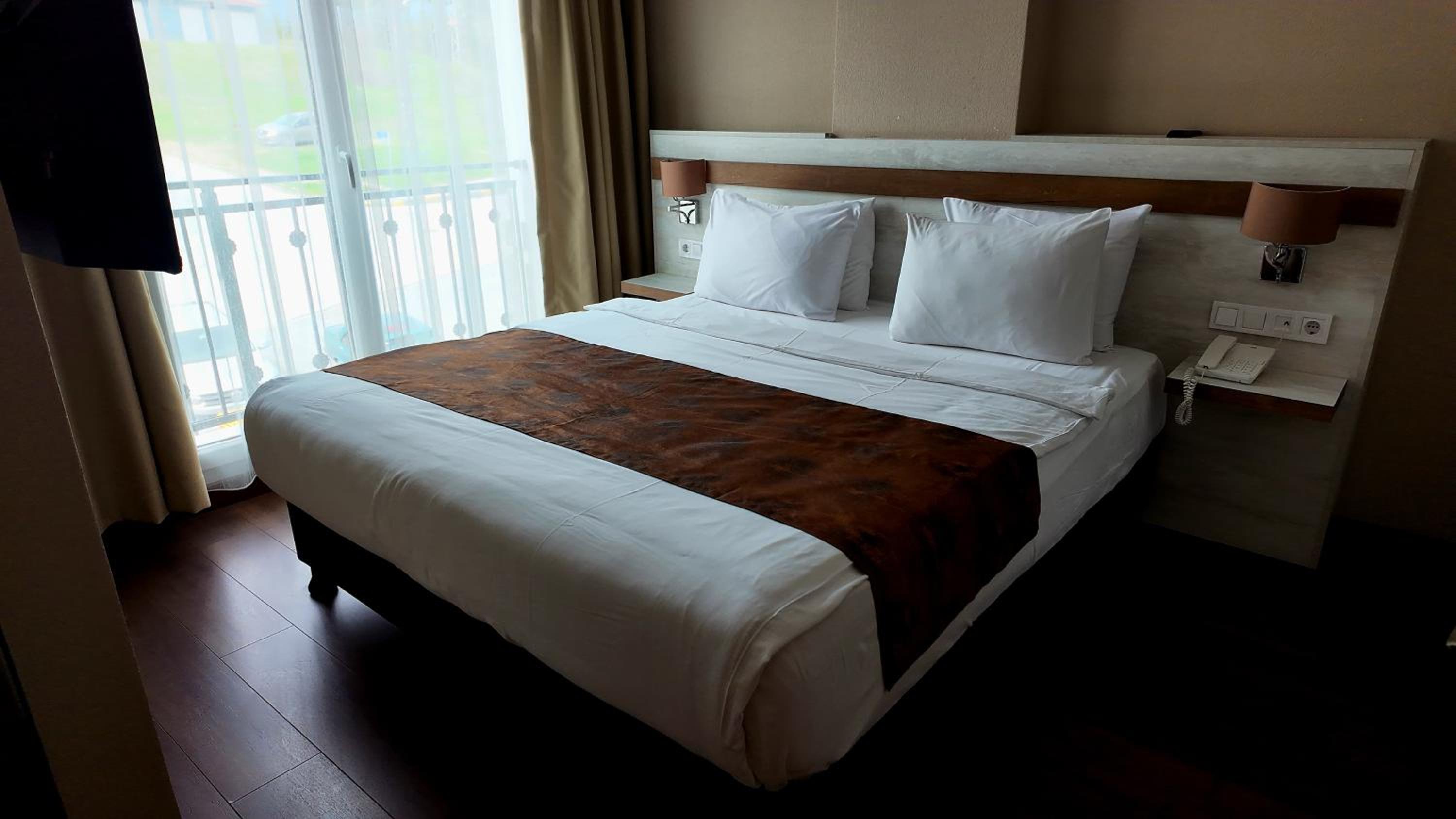 Standard Suite - Photo 11