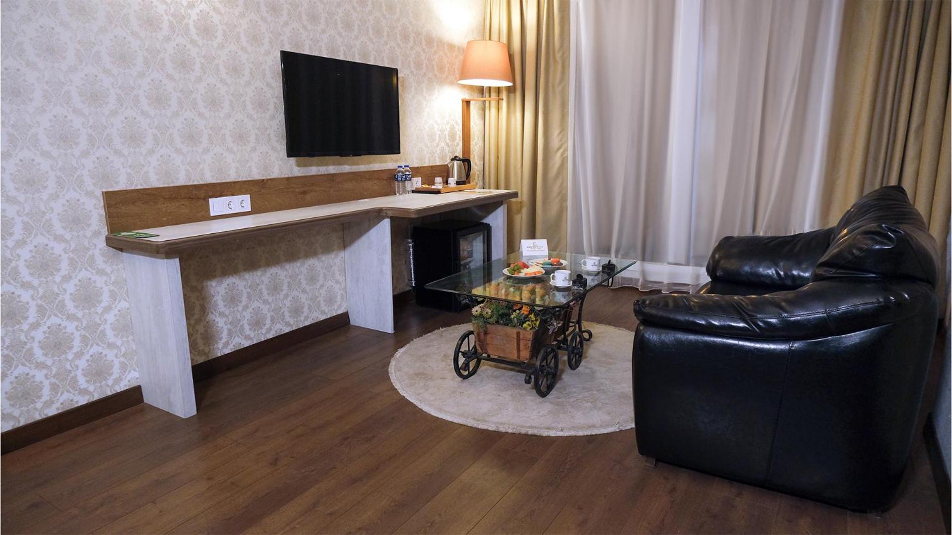 Standard Suite - Photo 7
