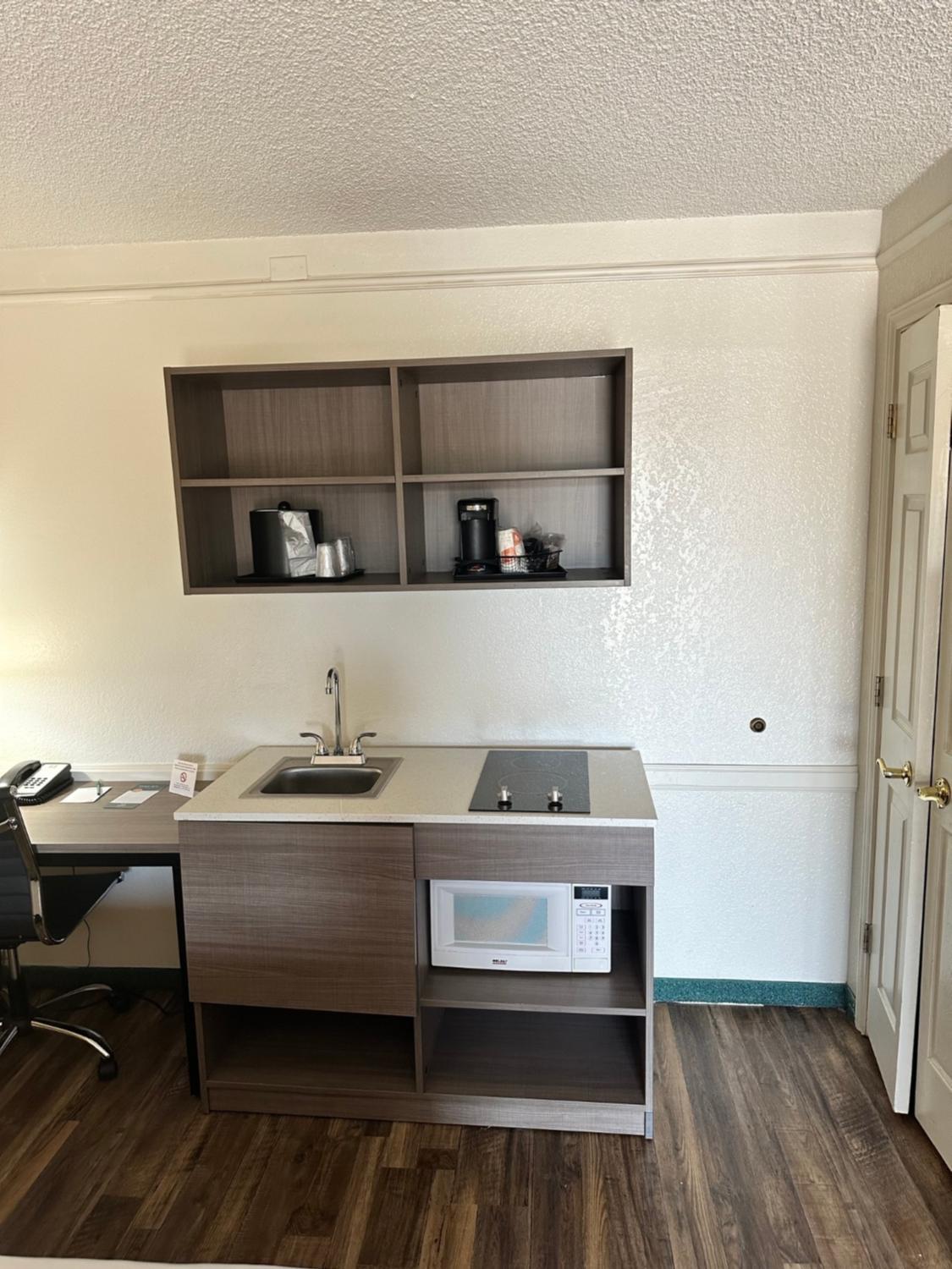 Kitchenette King Room - Non-Smoking photo 2