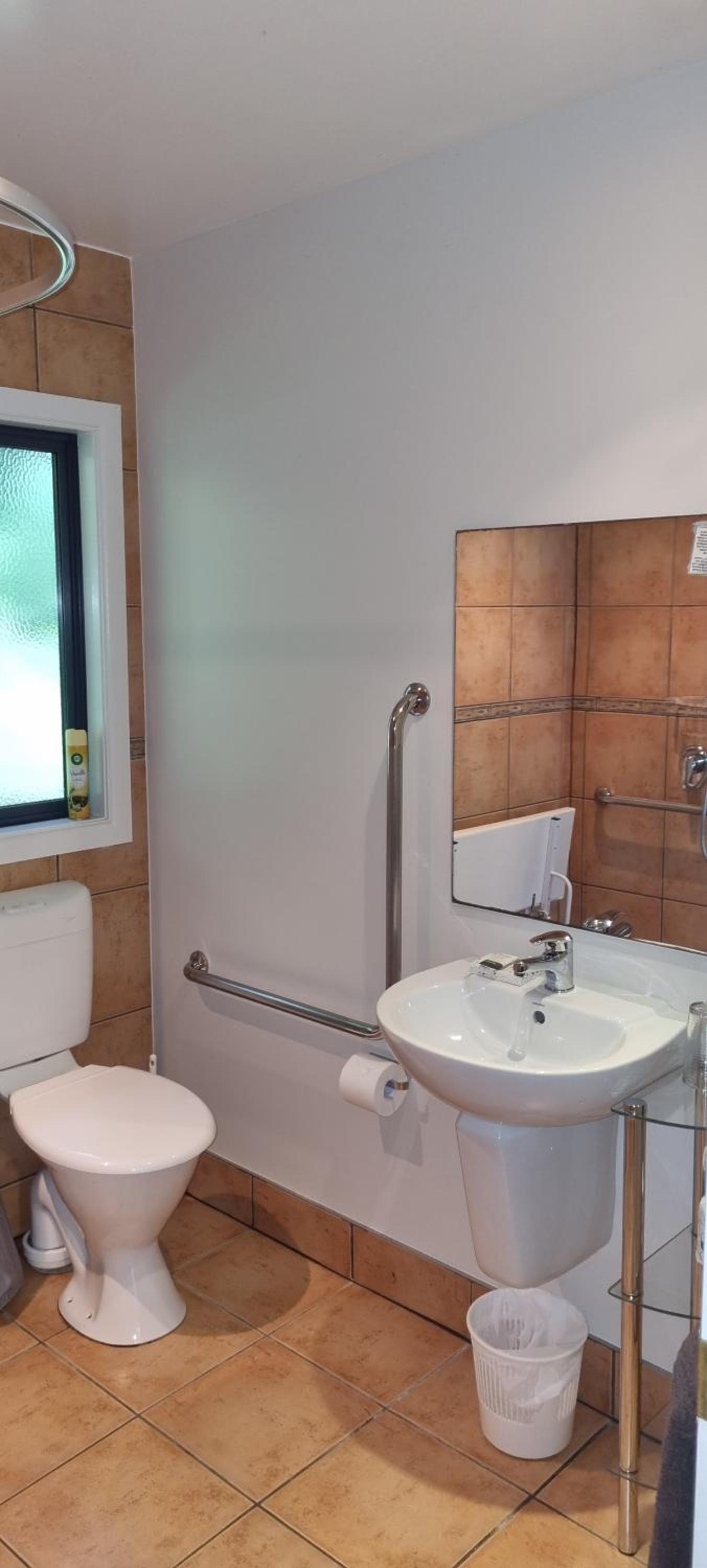 Superior King Suite - Photo 8