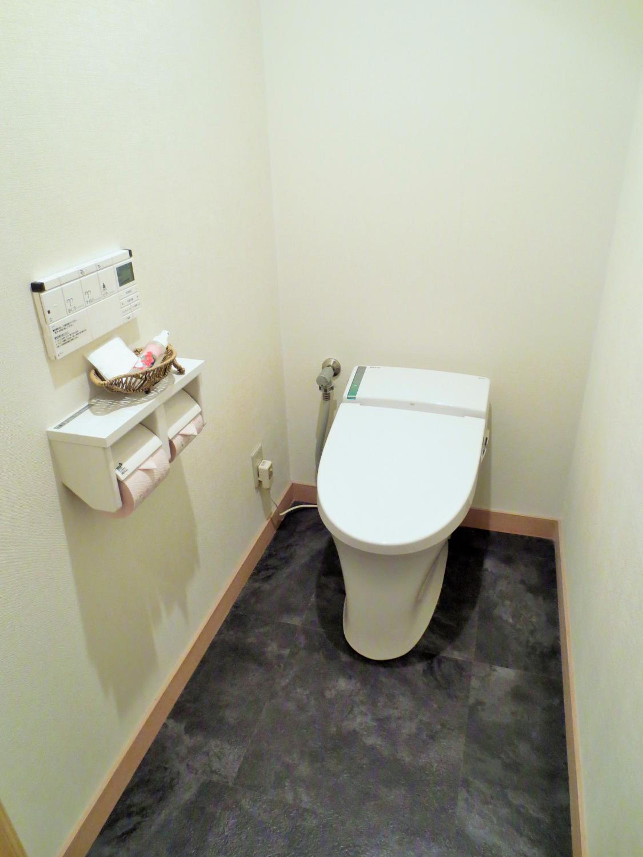 Economy Queen Room photo 2