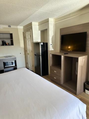 Kitchenette King Room - Non-Smoking photo 3