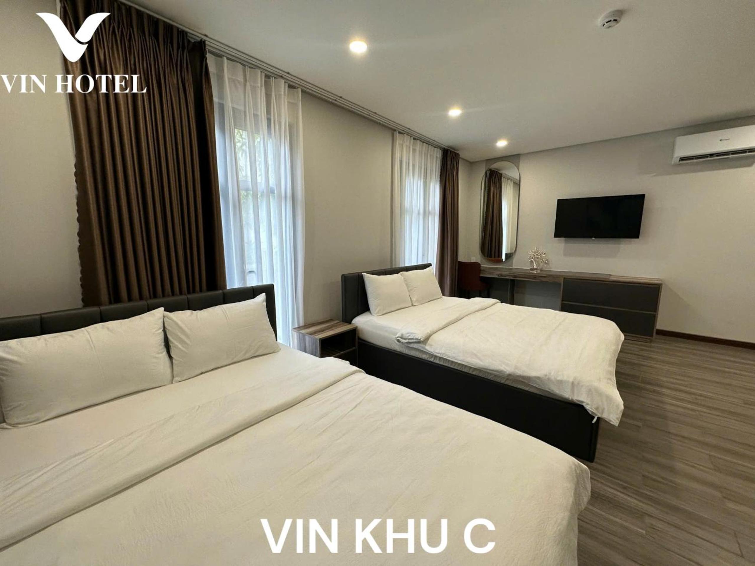 Deluxe Queen Room with Two Queen Beds photo 3