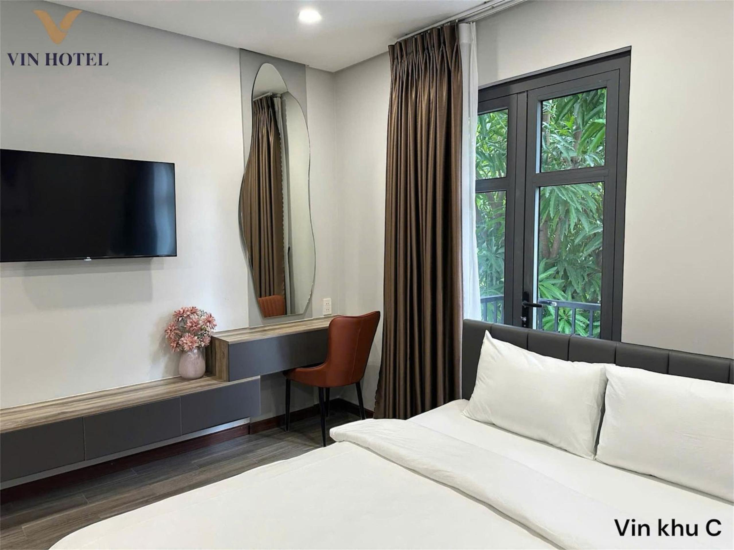 Deluxe Queen Room with Two Queen Beds photo 2