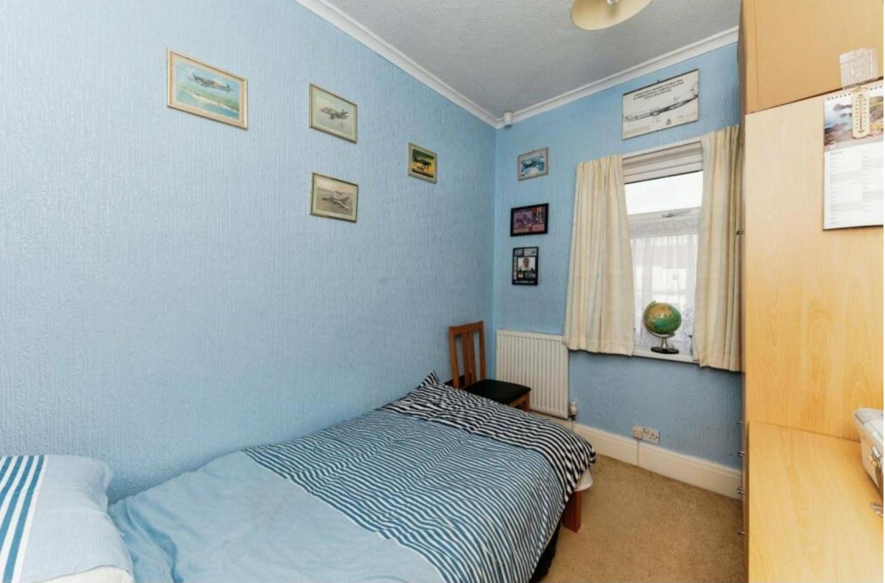 Three-Bedroom House photo 2