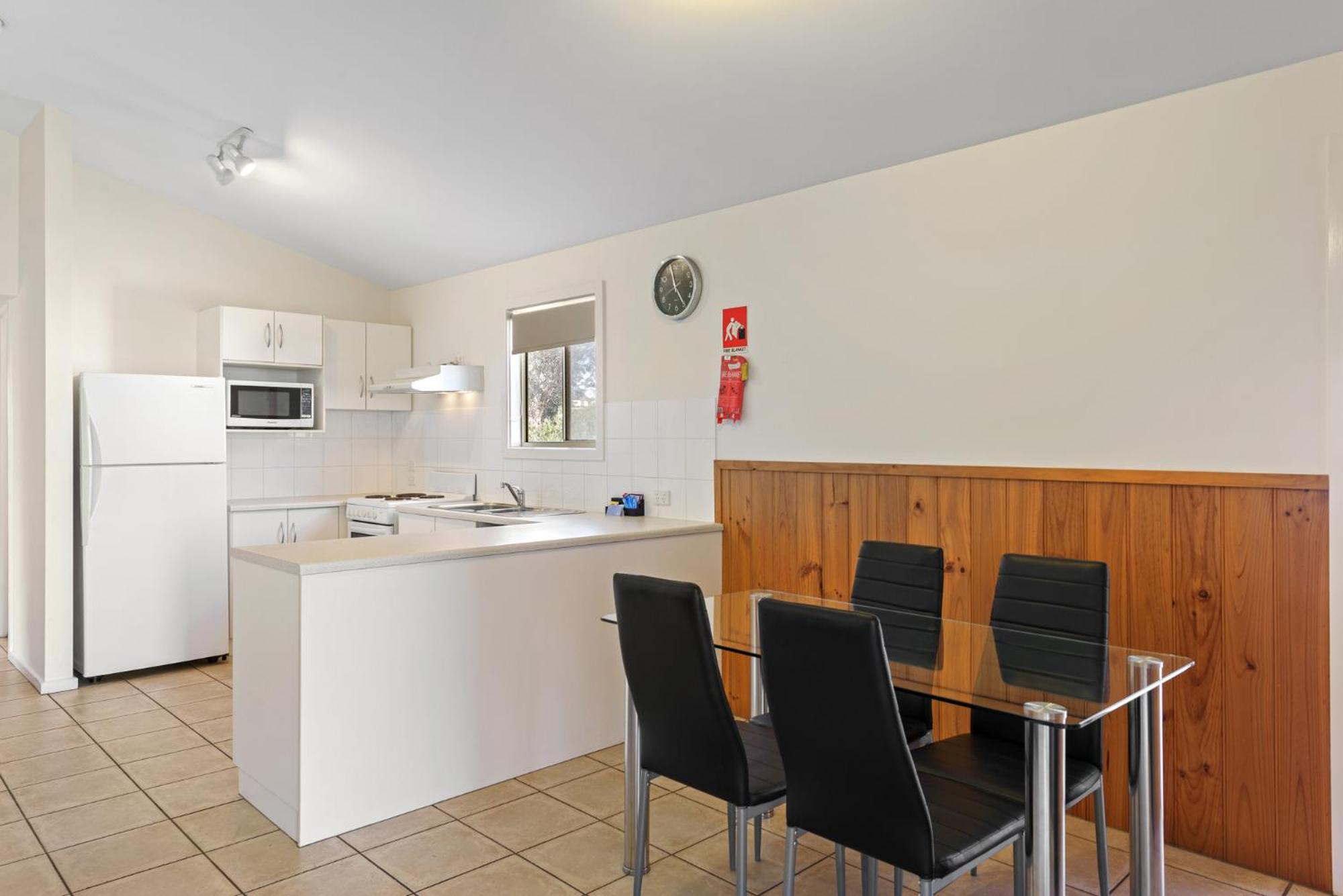 Deluxe 2 Bedroom Cabin - Sleeps 4 - Photo 8