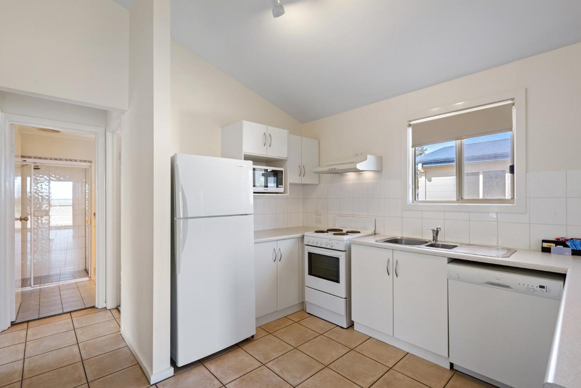 Deluxe 2 Bedroom Cabin - Sleeps 4 - Photo 7