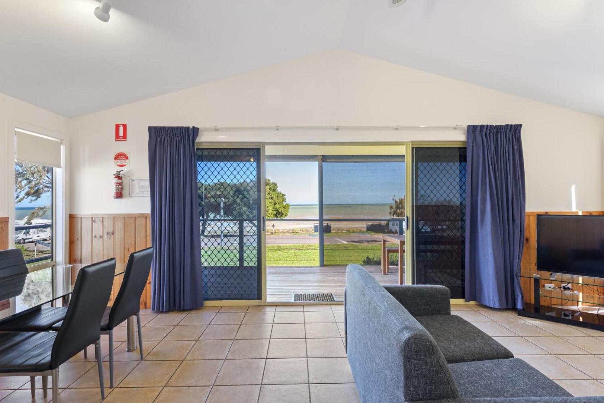 Deluxe 2 Bedroom Cabin - Sleeps 4 - Photo 1