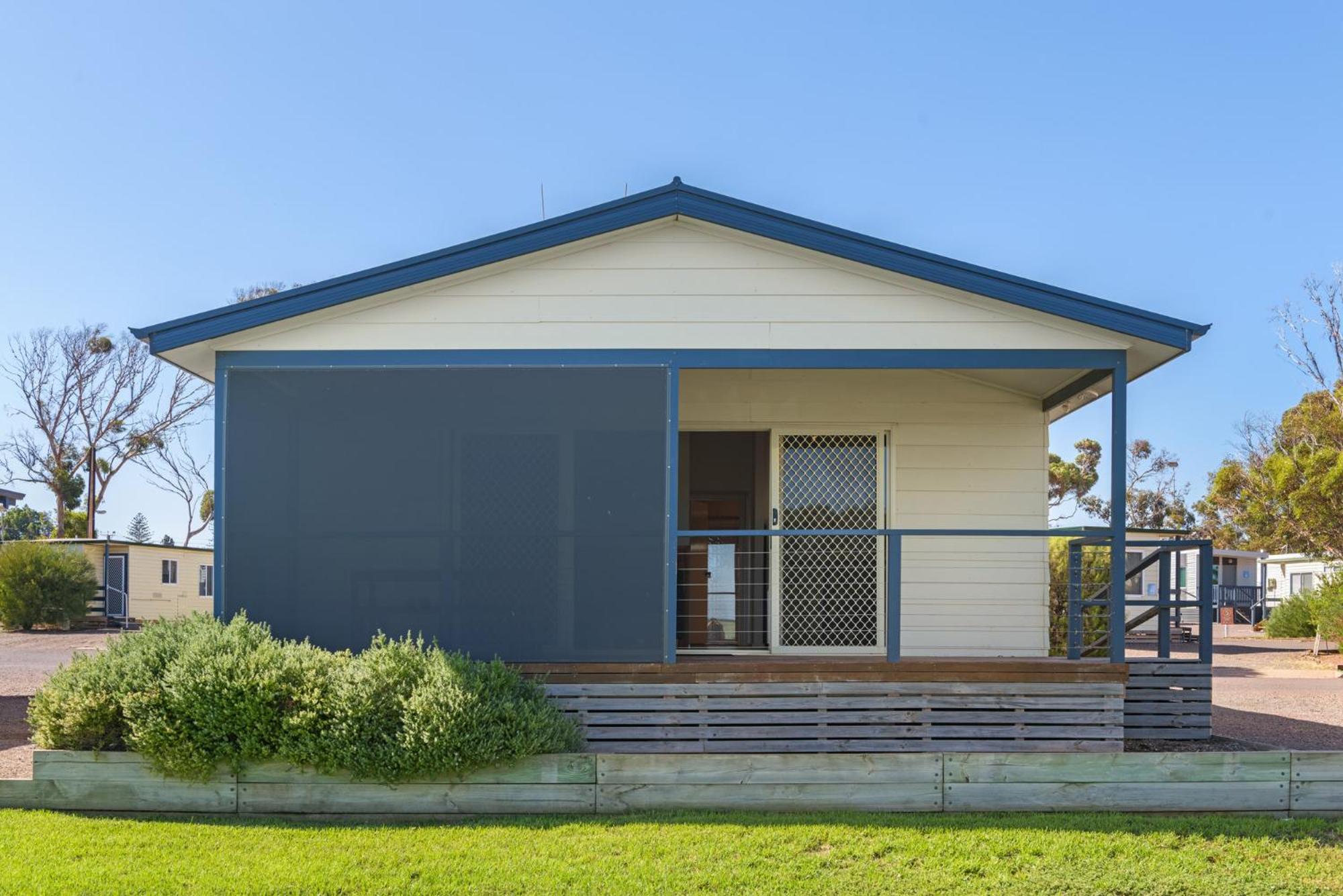 Deluxe 2 Bedroom Cabin - Sleeps 4 - Photo 2