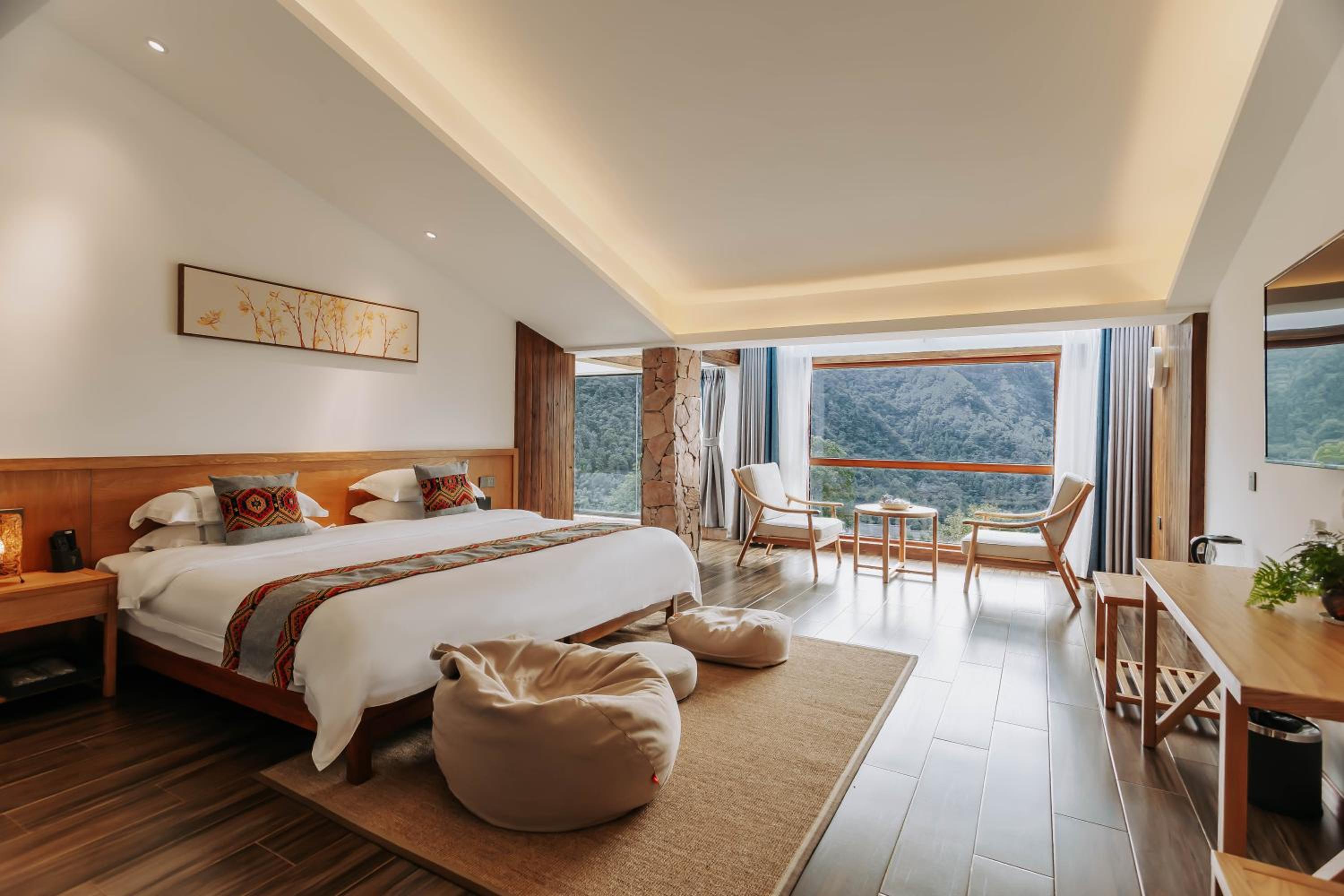 King Room with Mountain View photo 3