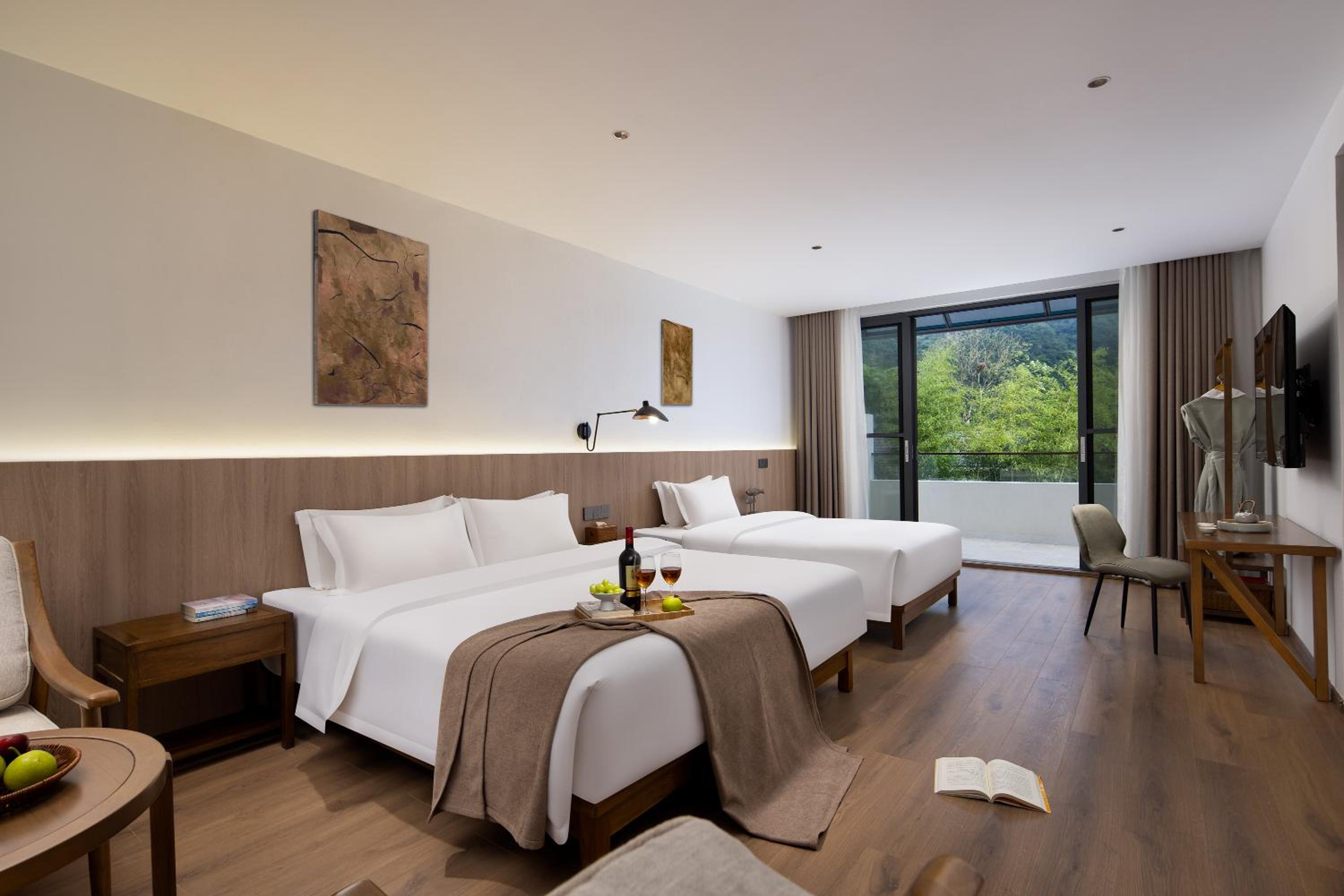 Family Room with Balcony photo 1