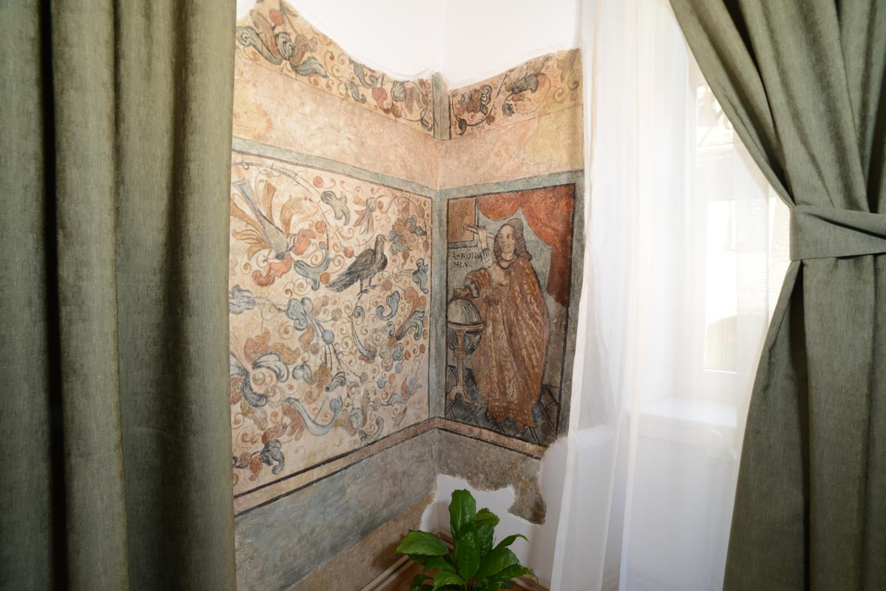 Luxury Double Room with Fresco and view to Liars Bridge  - Photo 16
