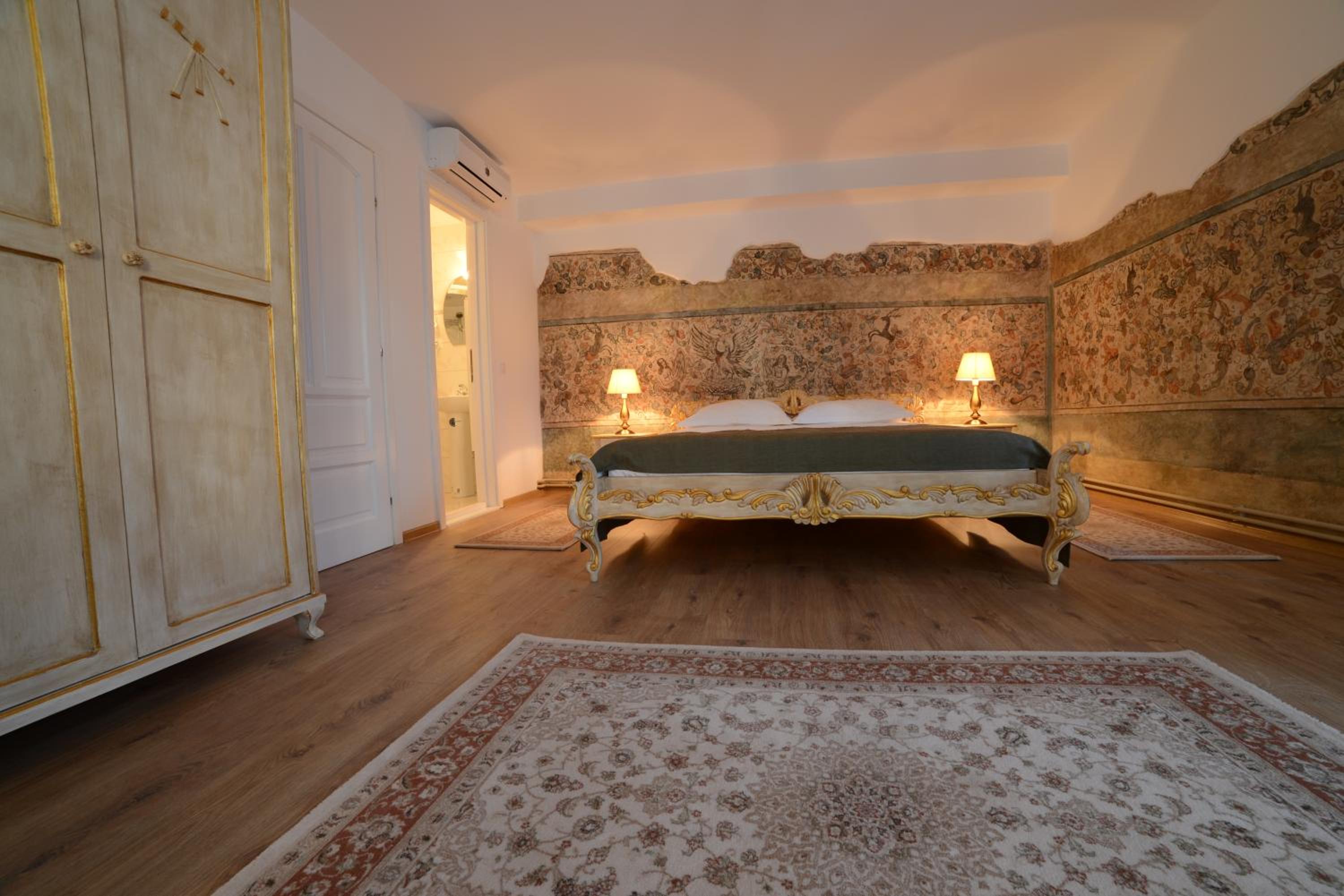 Luxury Double Room with Fresco and view to Liars Bridge  - Photo 15