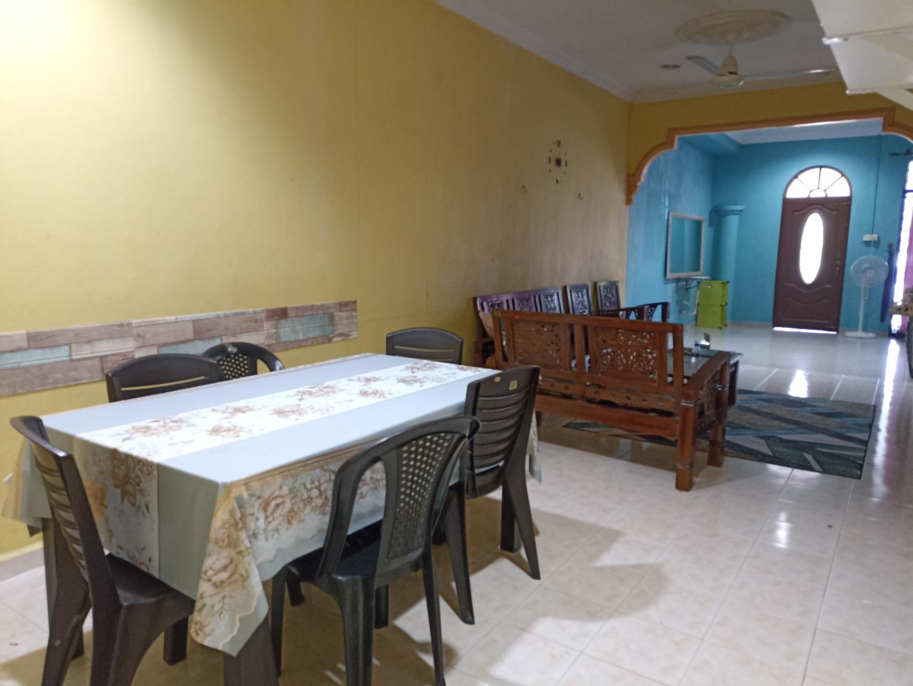 Three-Bedroom House photo 2