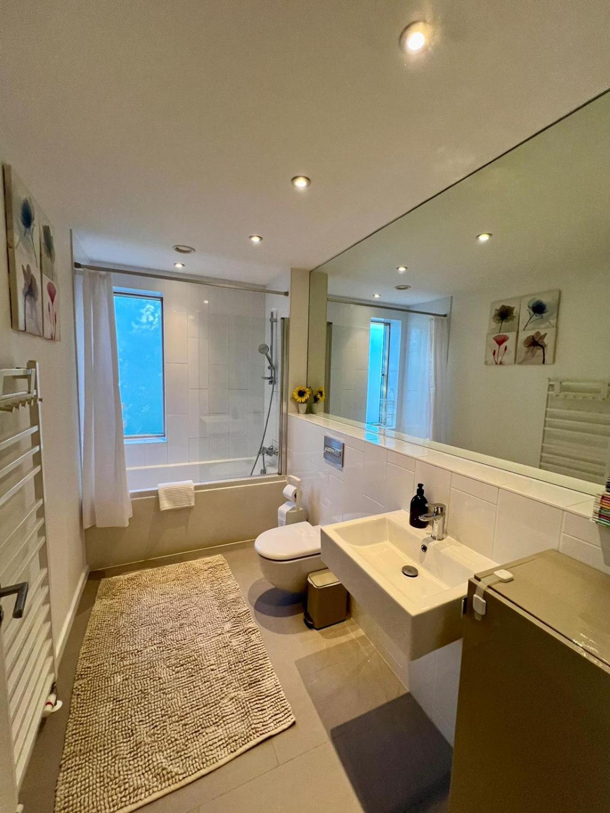 Three-Bedroom House photo 2