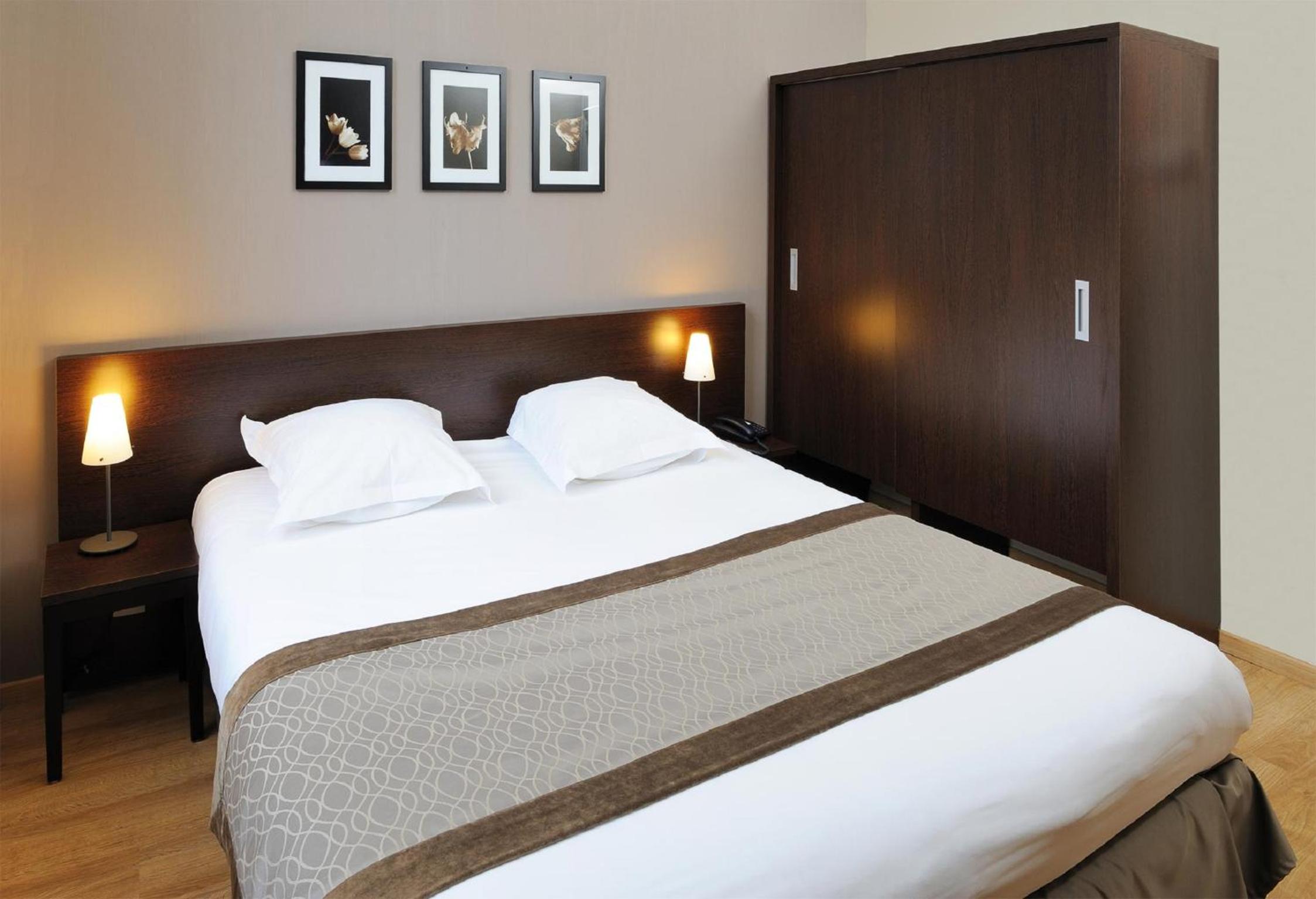 One-Bedroom Apartment (4 Adults) - Photo 6