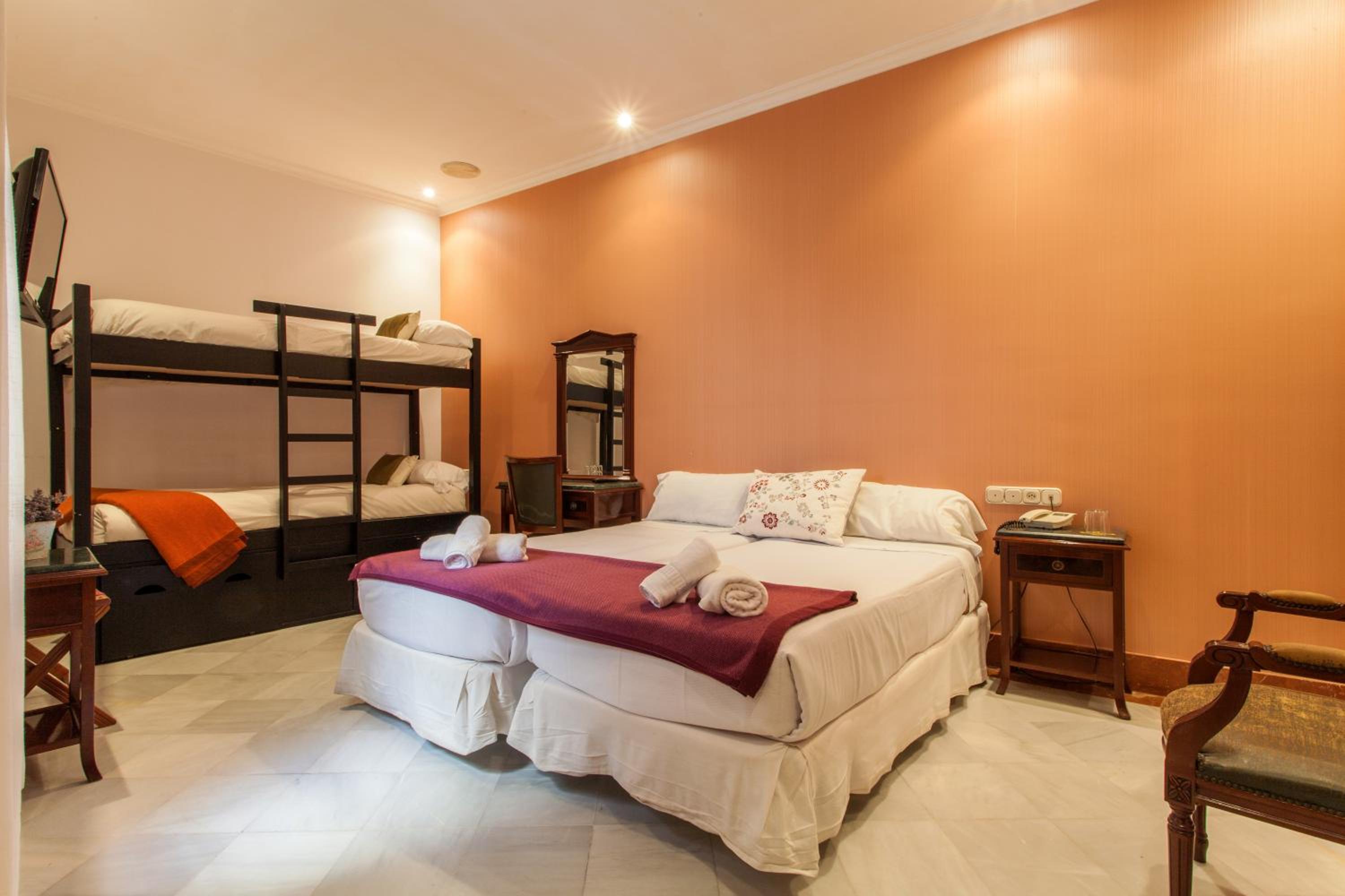Quadruple Family Room - Photo 8