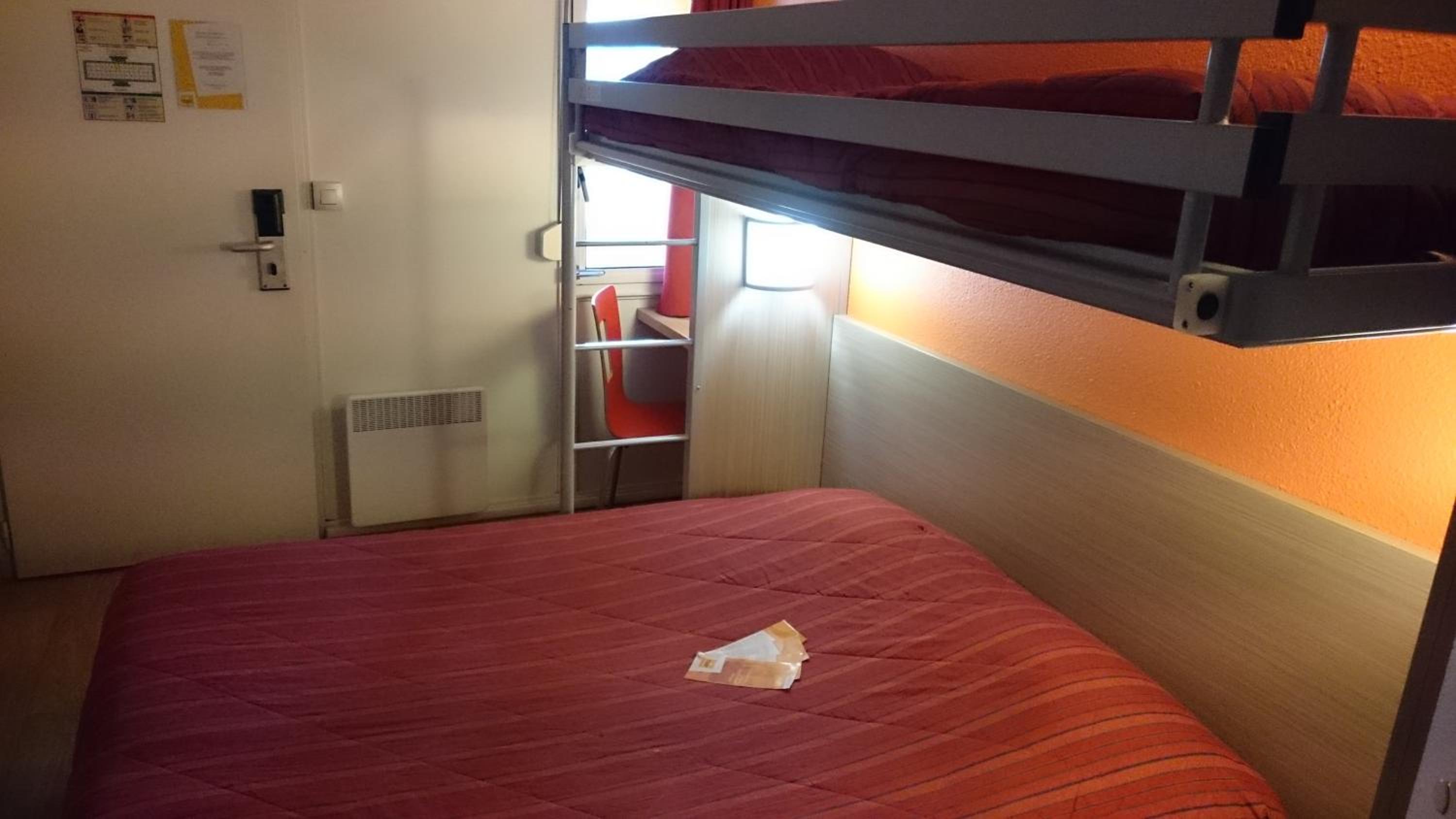 Triple Room (1 Double Bed + 1 Single Bed)