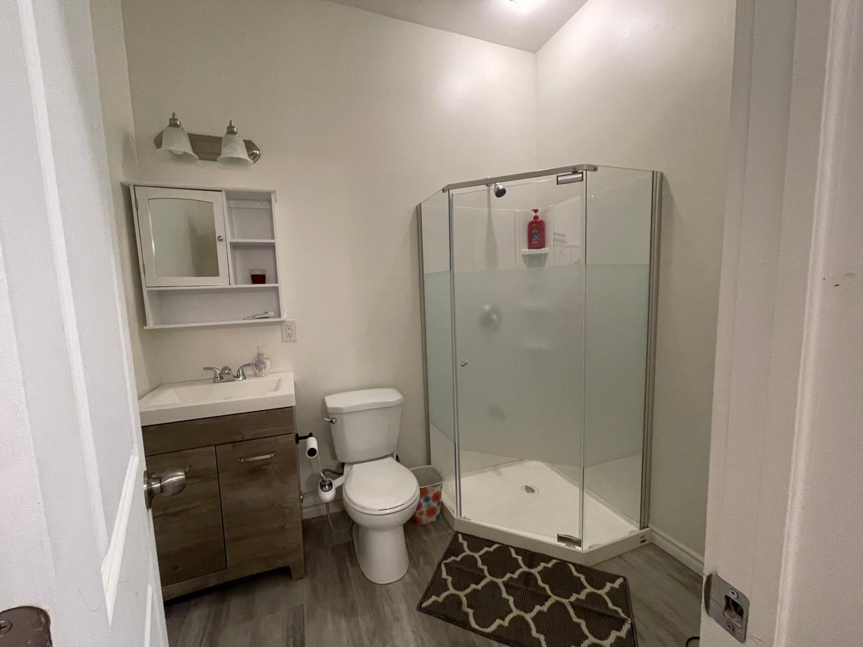 Five-Bedroom House photo 2