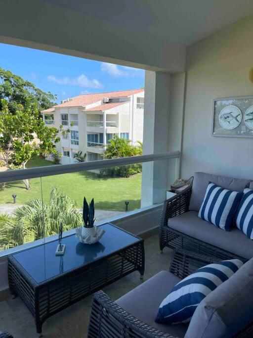 Two-Bedroom Apartment with Balcony and Sea View photo 3
