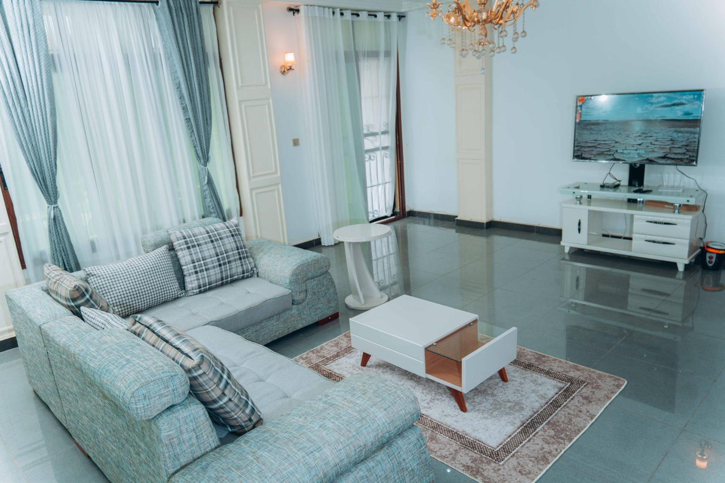 Two-Bedroom Deluxe Apartment photo 2