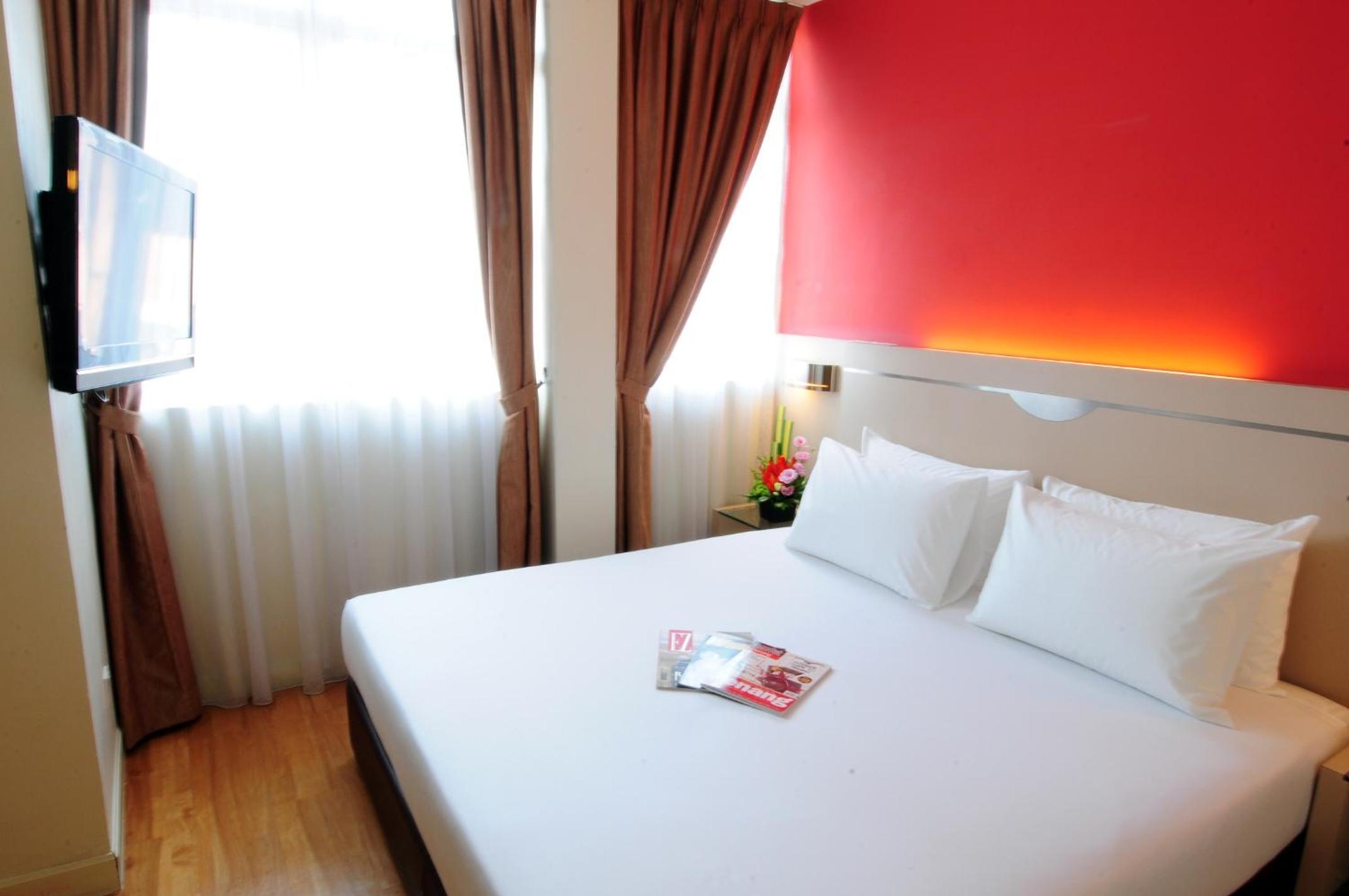 Deluxe King Room - Photo 2