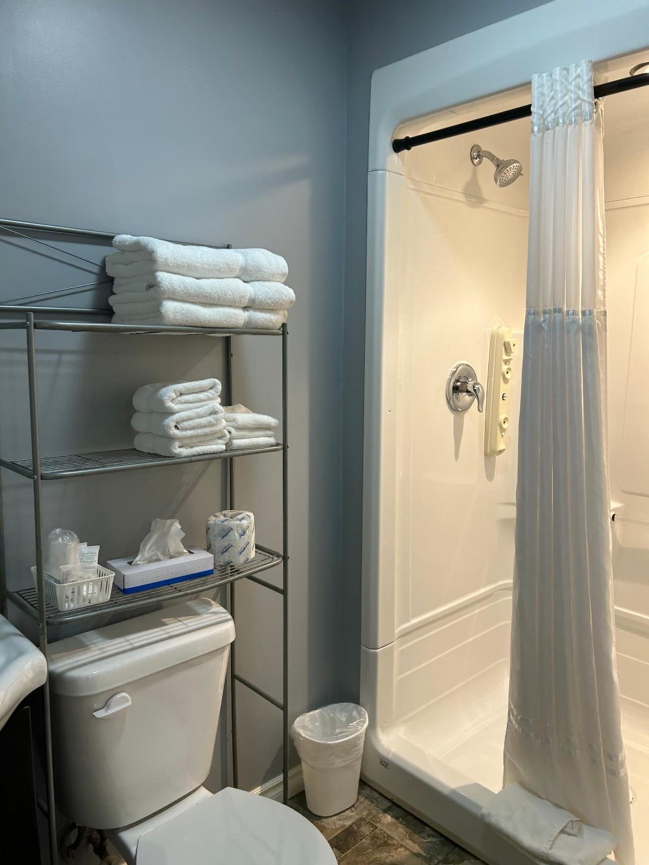 Two-Bedroom Suite - Photo 7