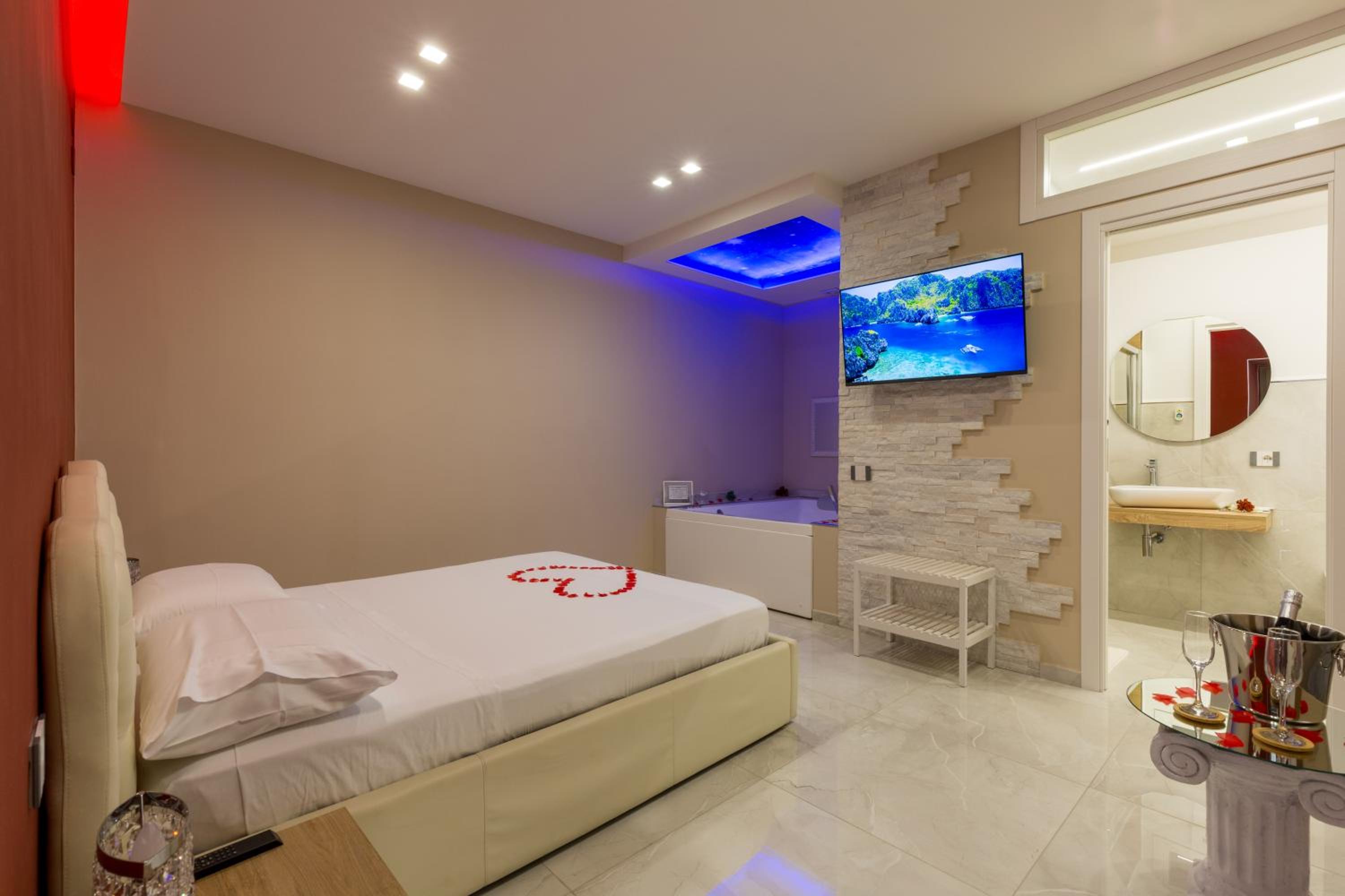 One-Bedroom House photo 1
