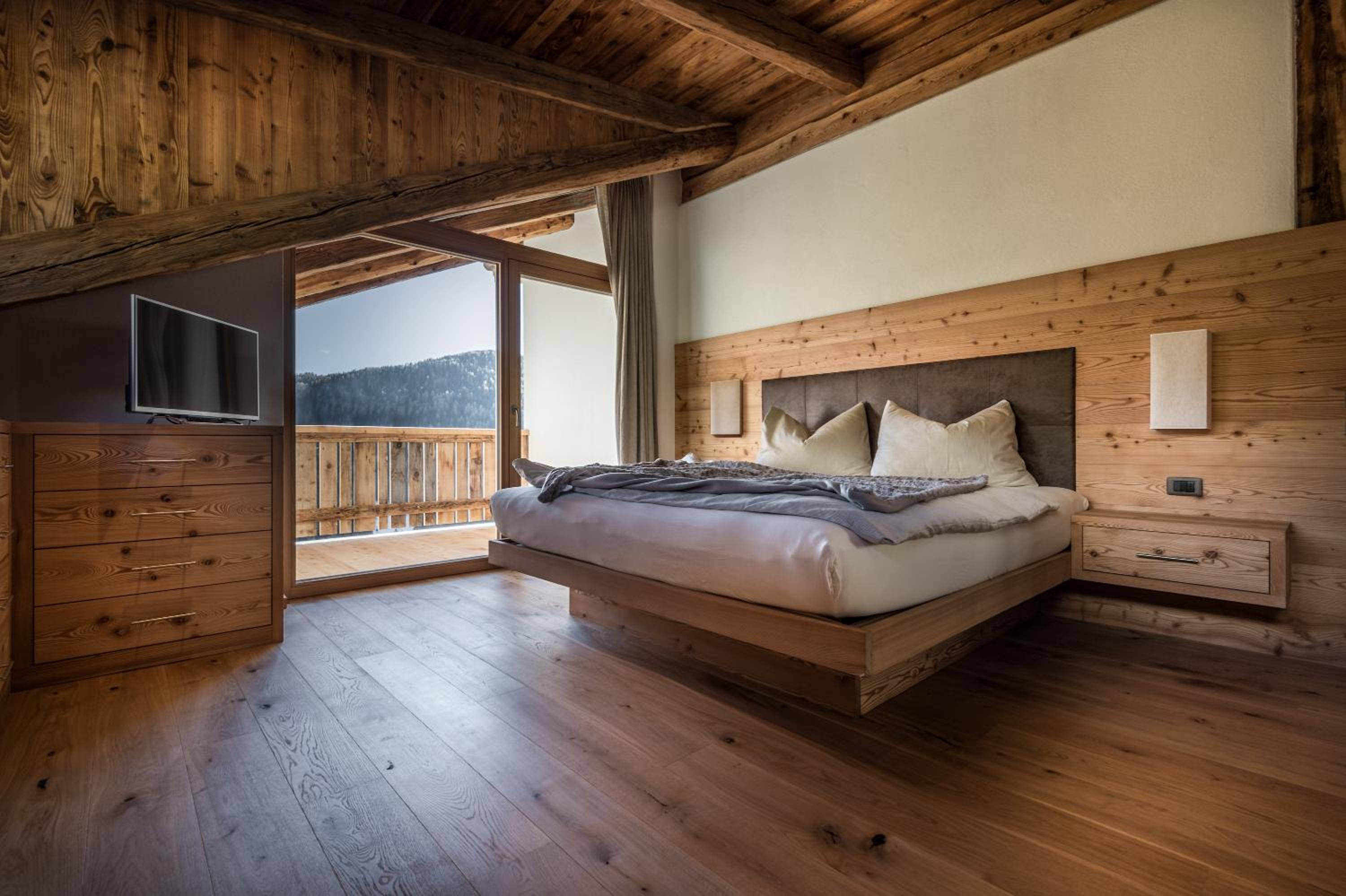 Suite with Mountain View